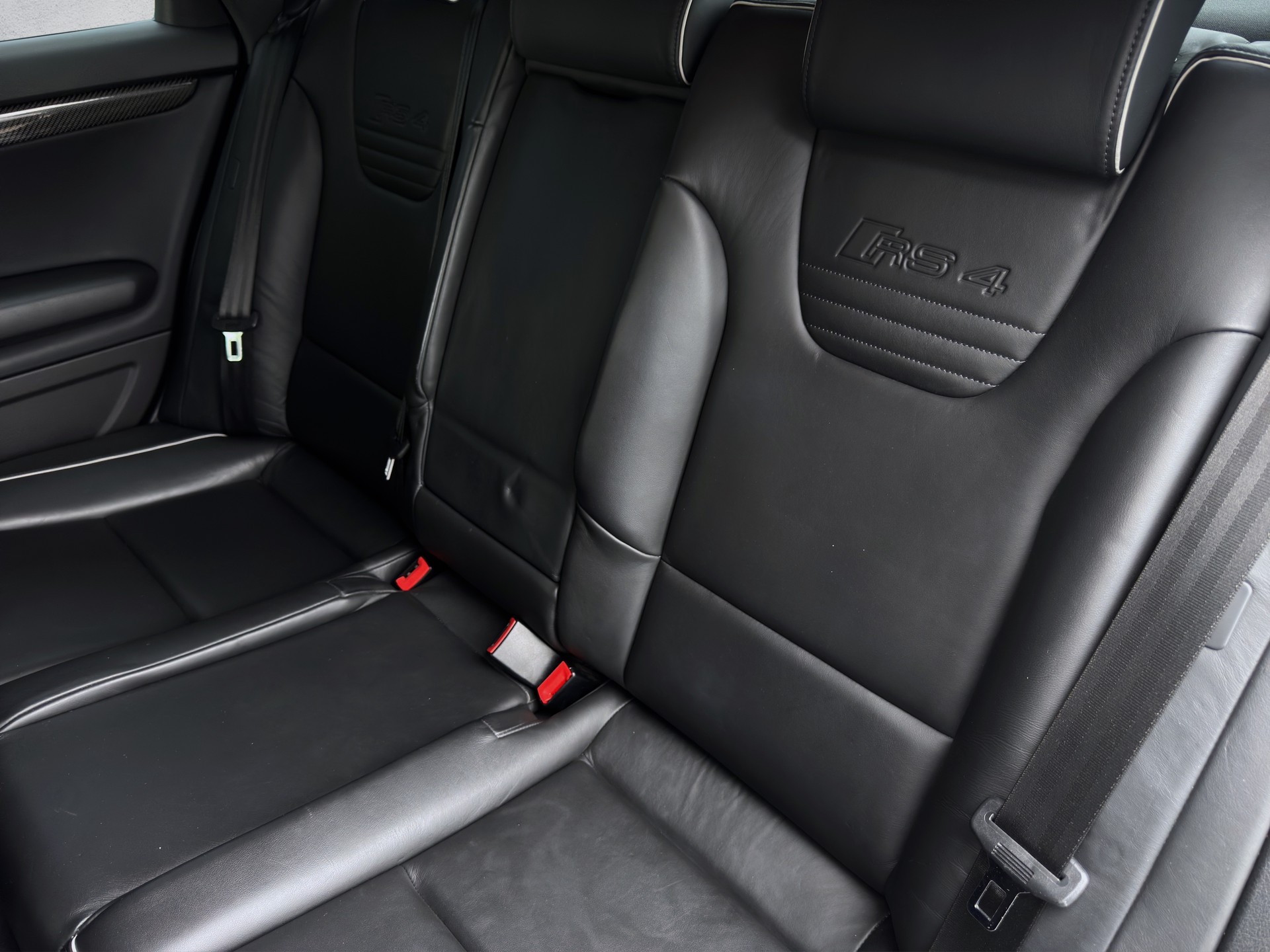 AUDI RS4 Limousine 4.2 V8 quattro-image-12