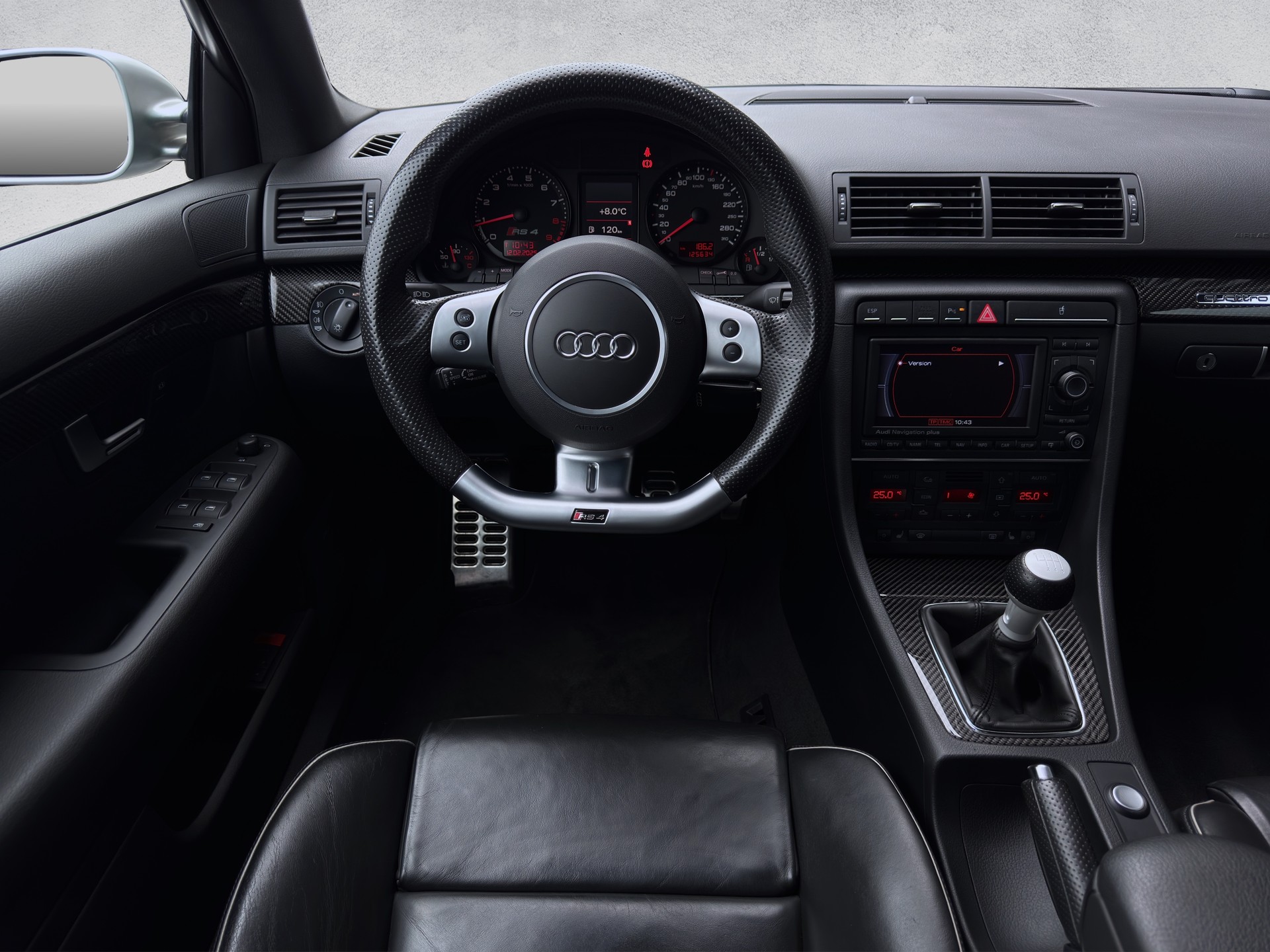 AUDI RS4 Limousine 4.2 V8 quattro-image-5
