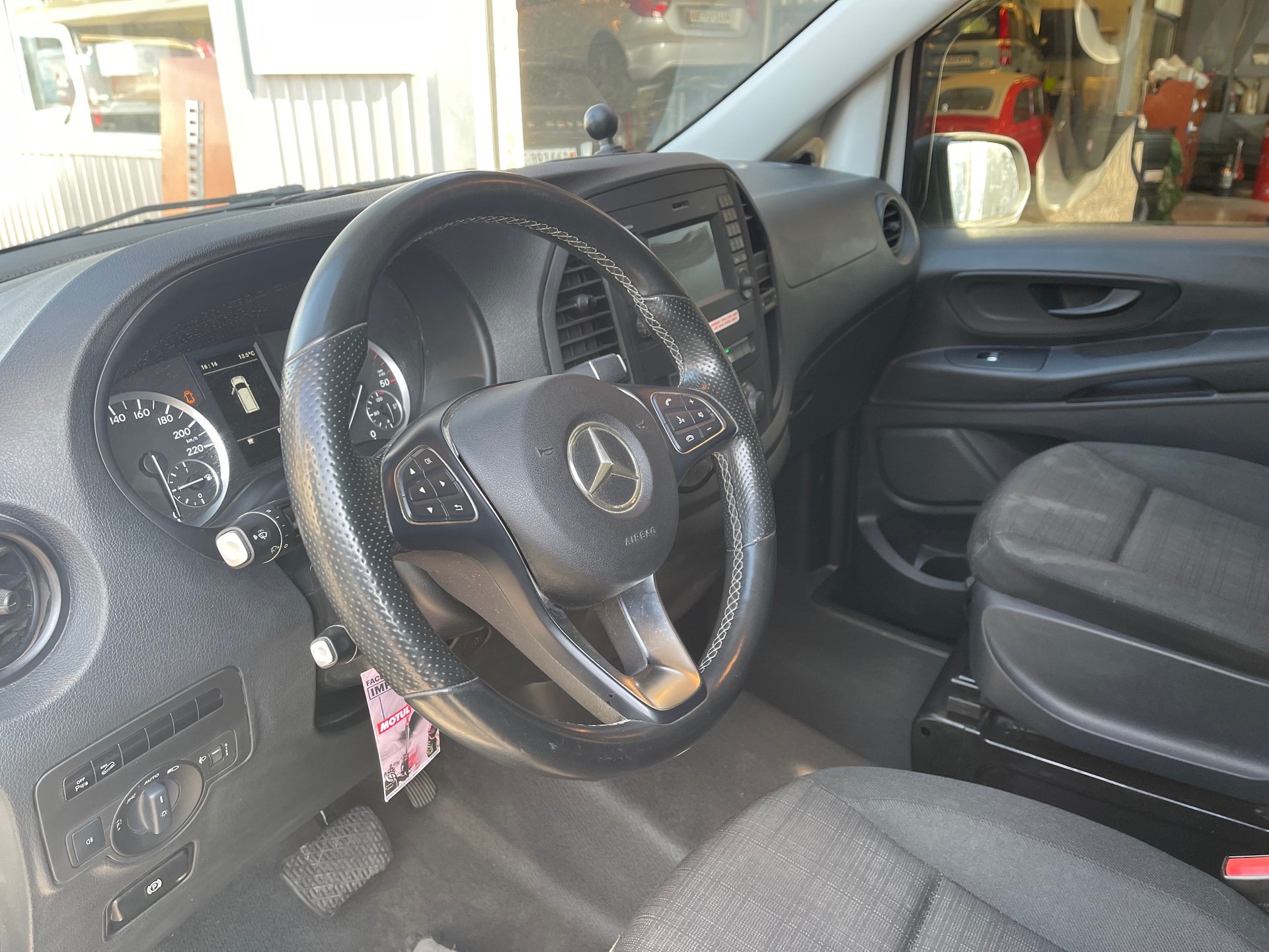 MERCEDES-BENZ Vito 119 BlueTEC Mixto EL 4Matic 7G-Tronic Euro 6-image-4
