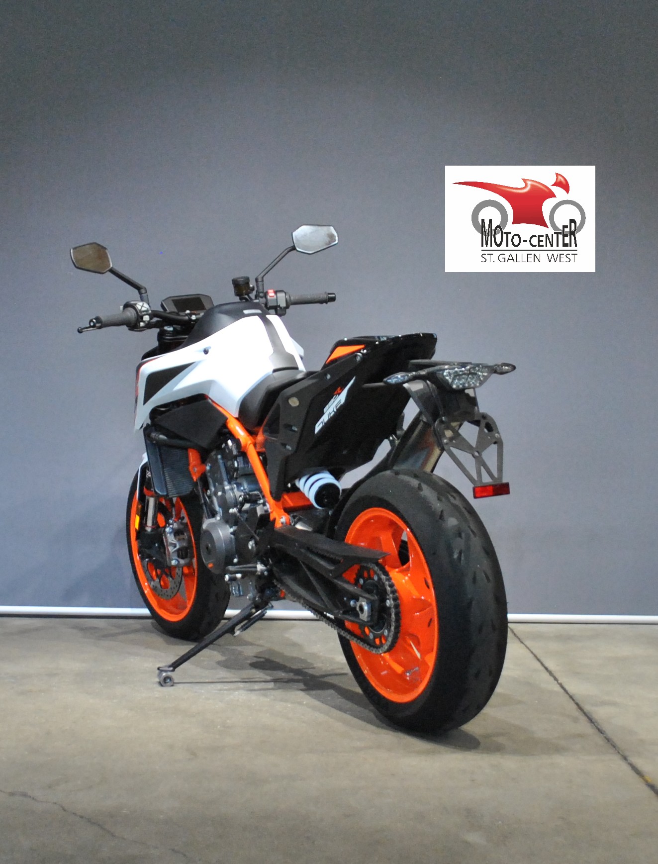 KTM 890 Duke R-showroom-element-3