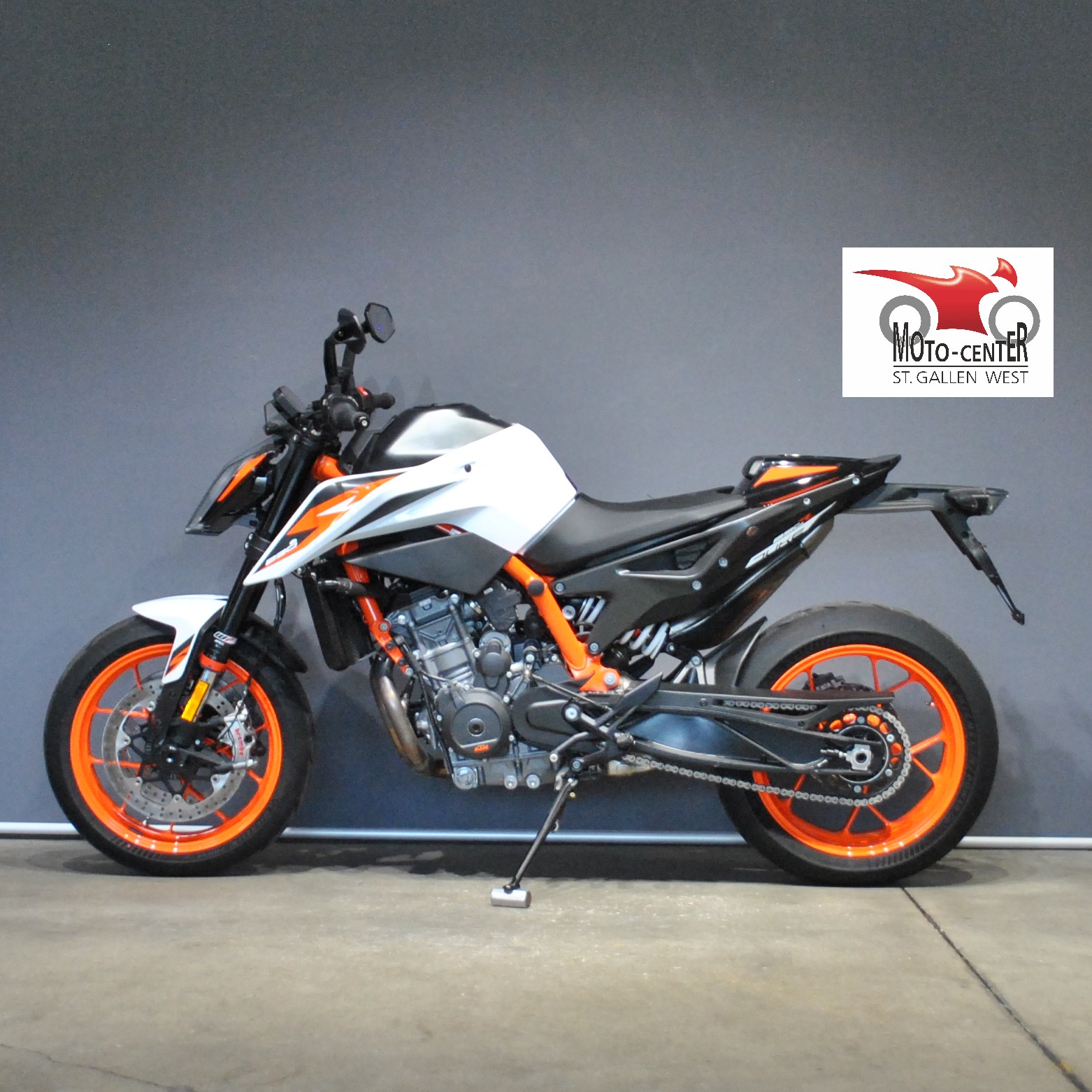 KTM 890 Duke R-showroom-element-2
