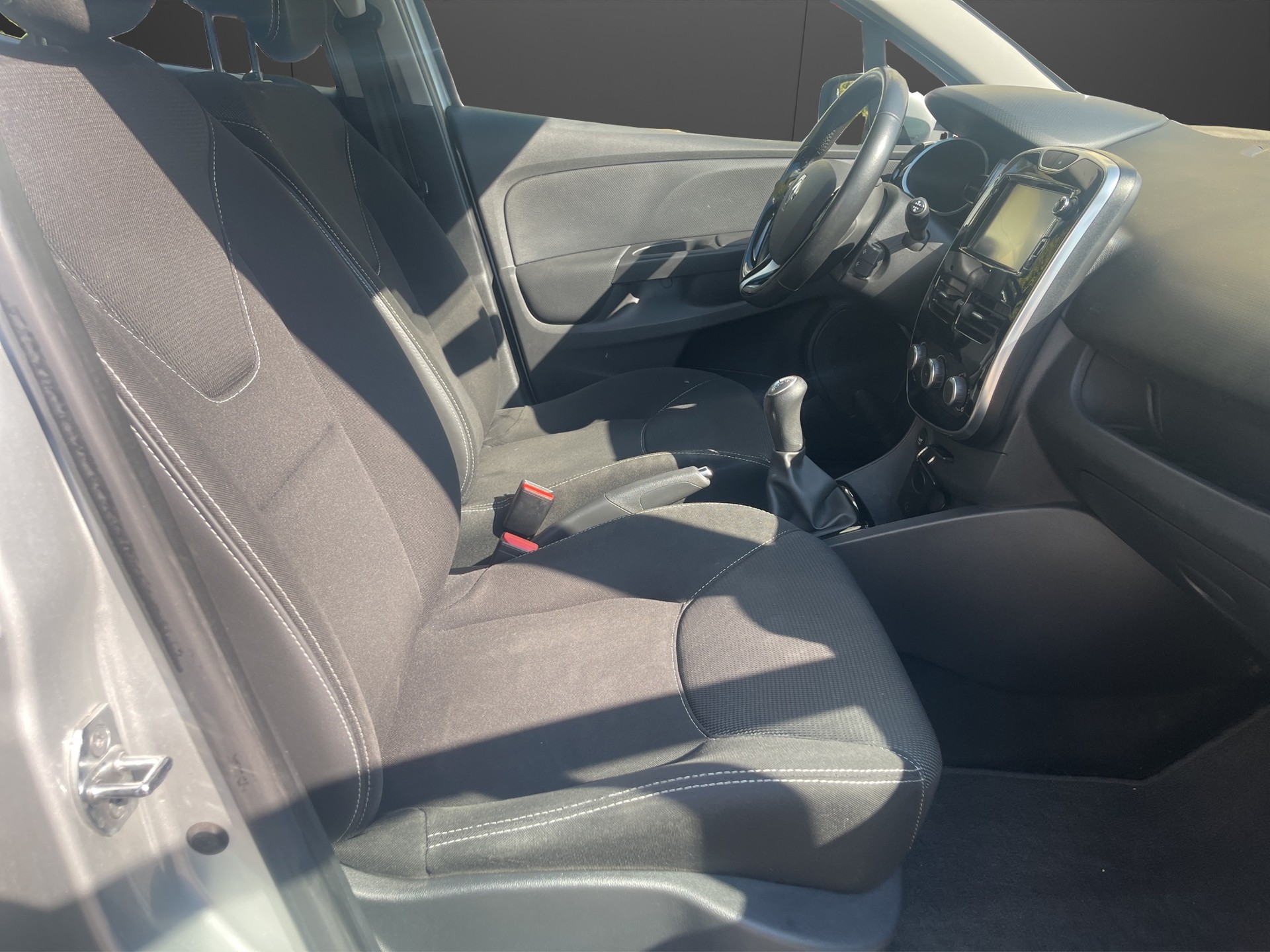 RENAULT Clio 1.2 16V Authentique-image-11