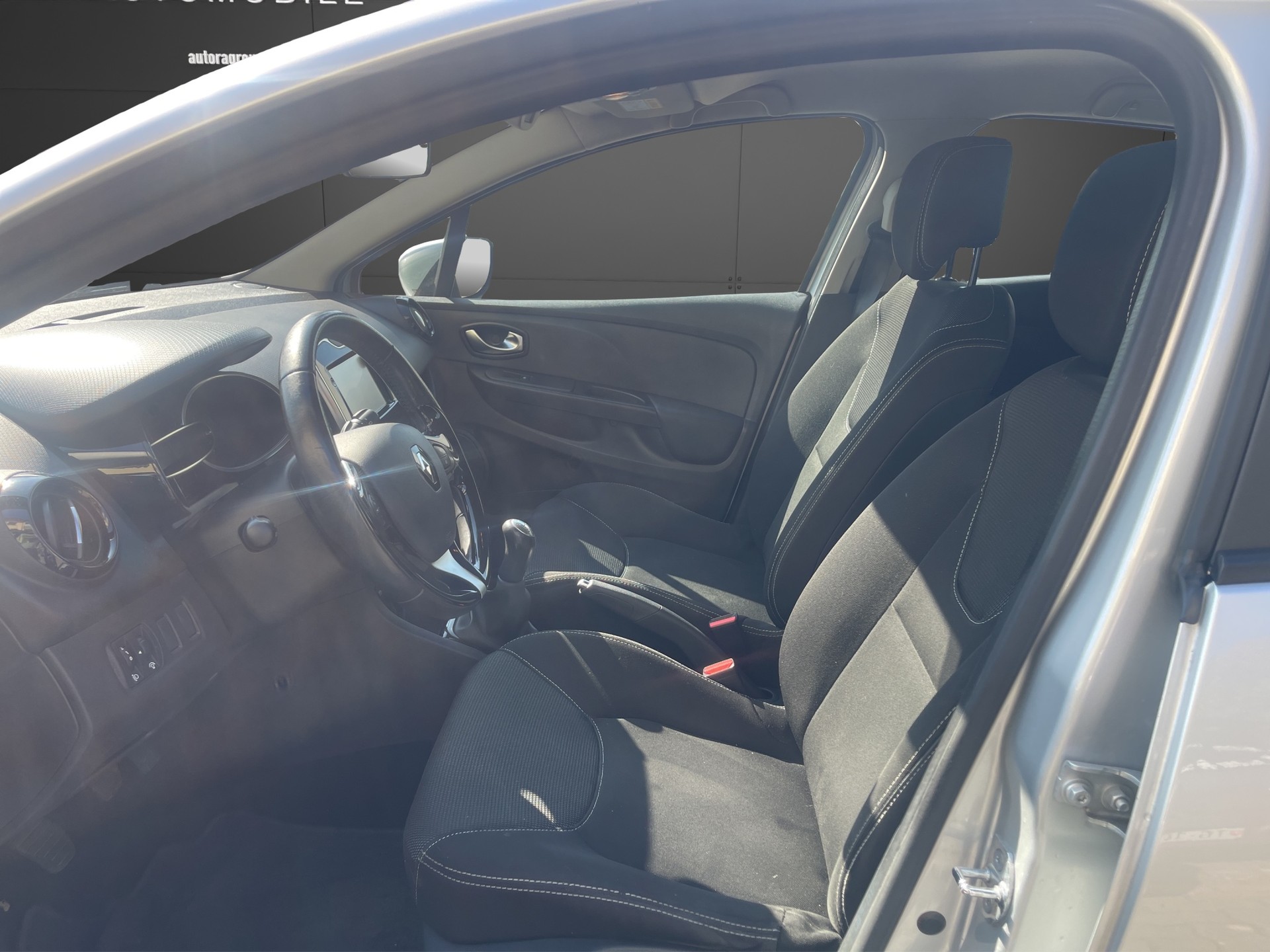 RENAULT Clio 1.2 16V Authentique-image-9