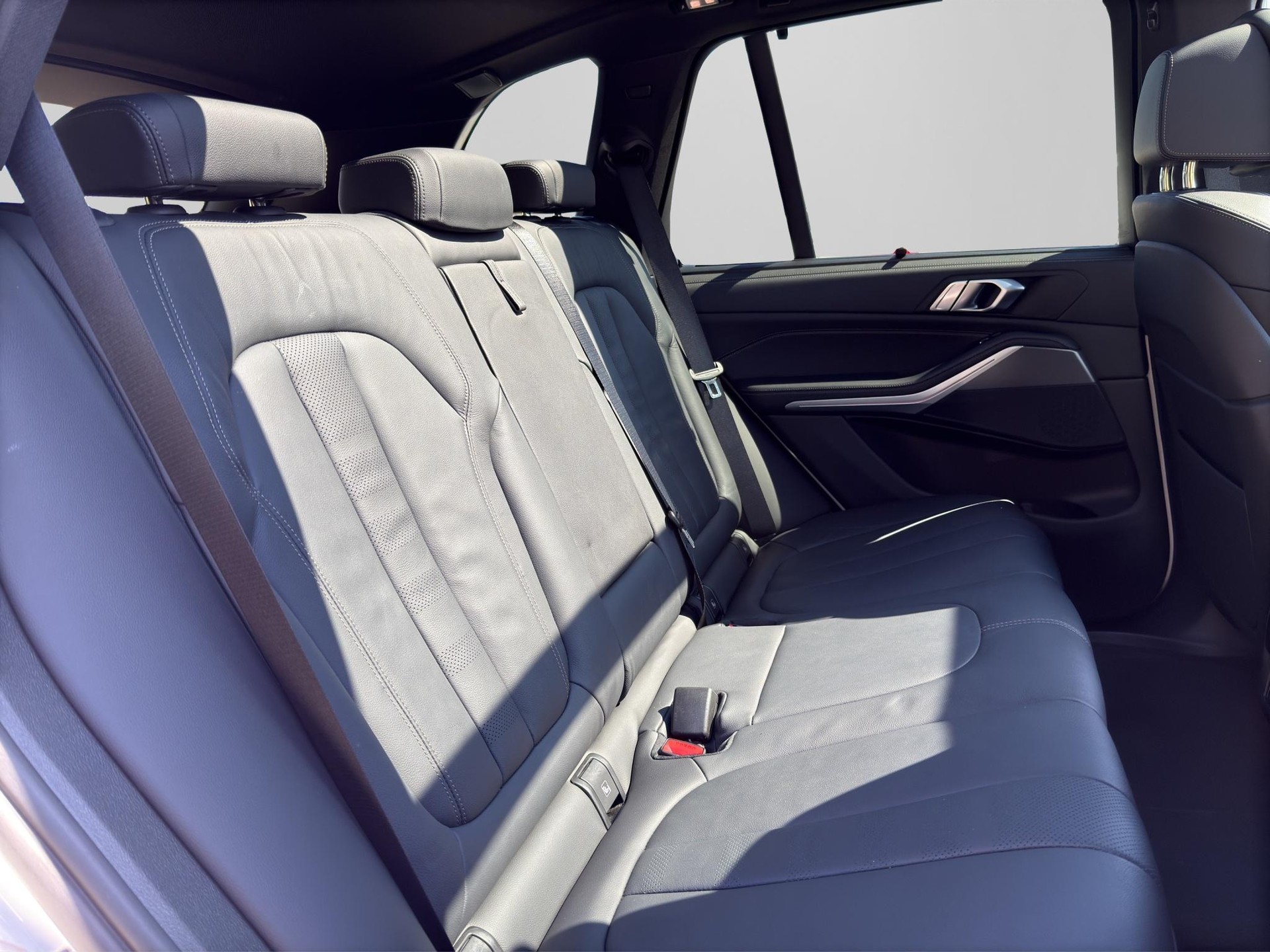 BMW X5 M50i xDrive-image-12