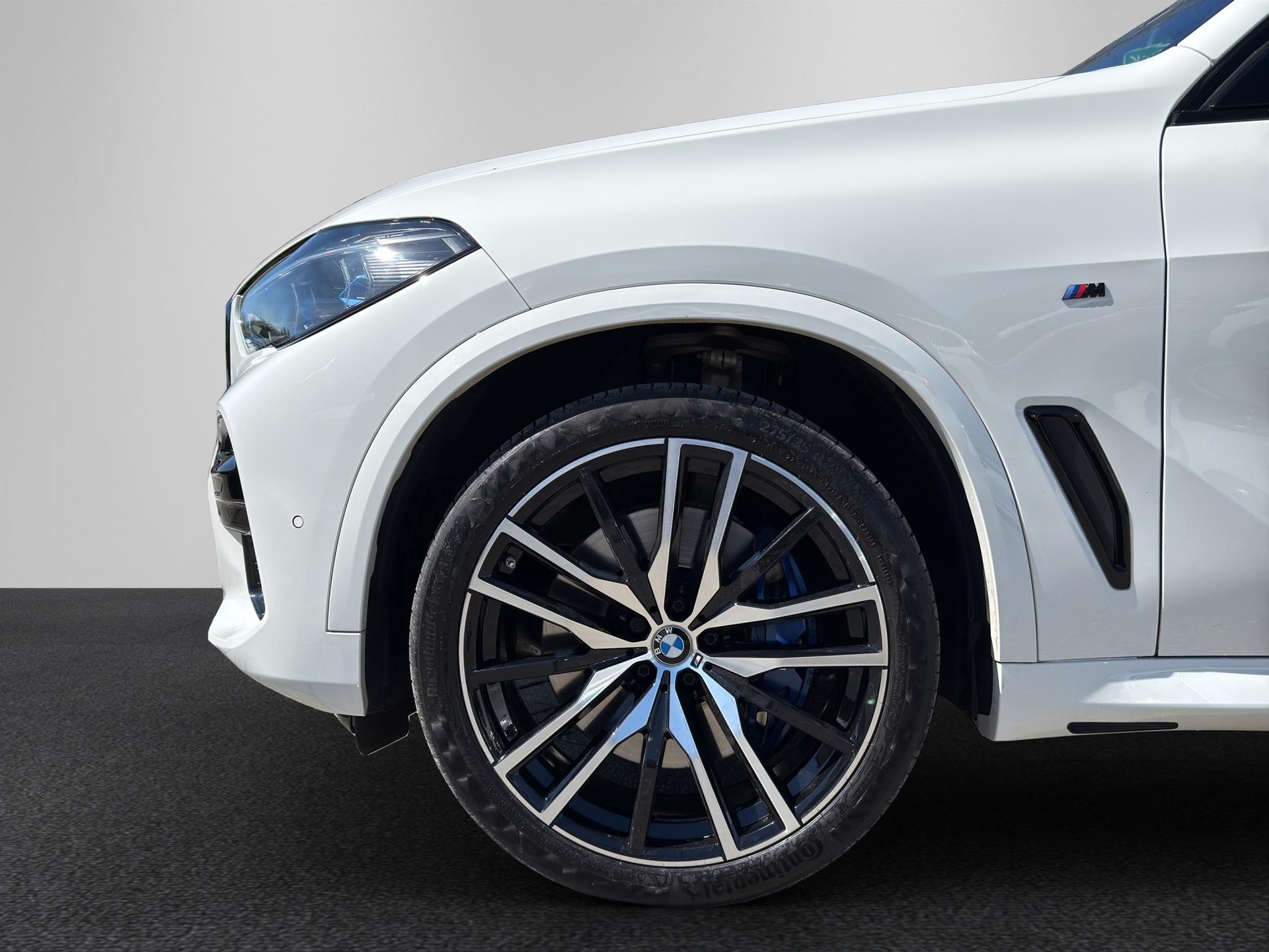 BMW X5 M50i xDrive-image-8