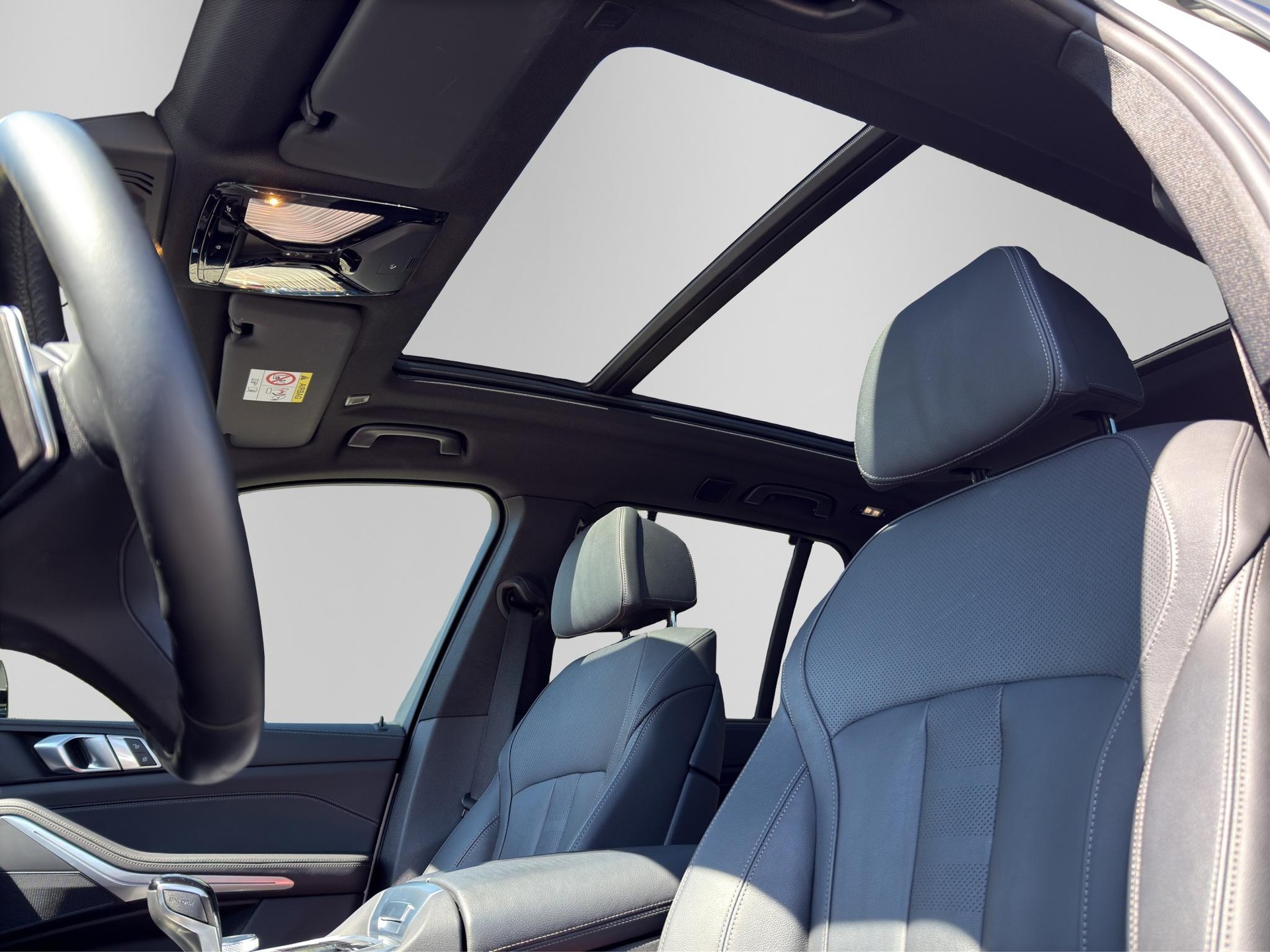 BMW X5 M50i xDrive-image-15