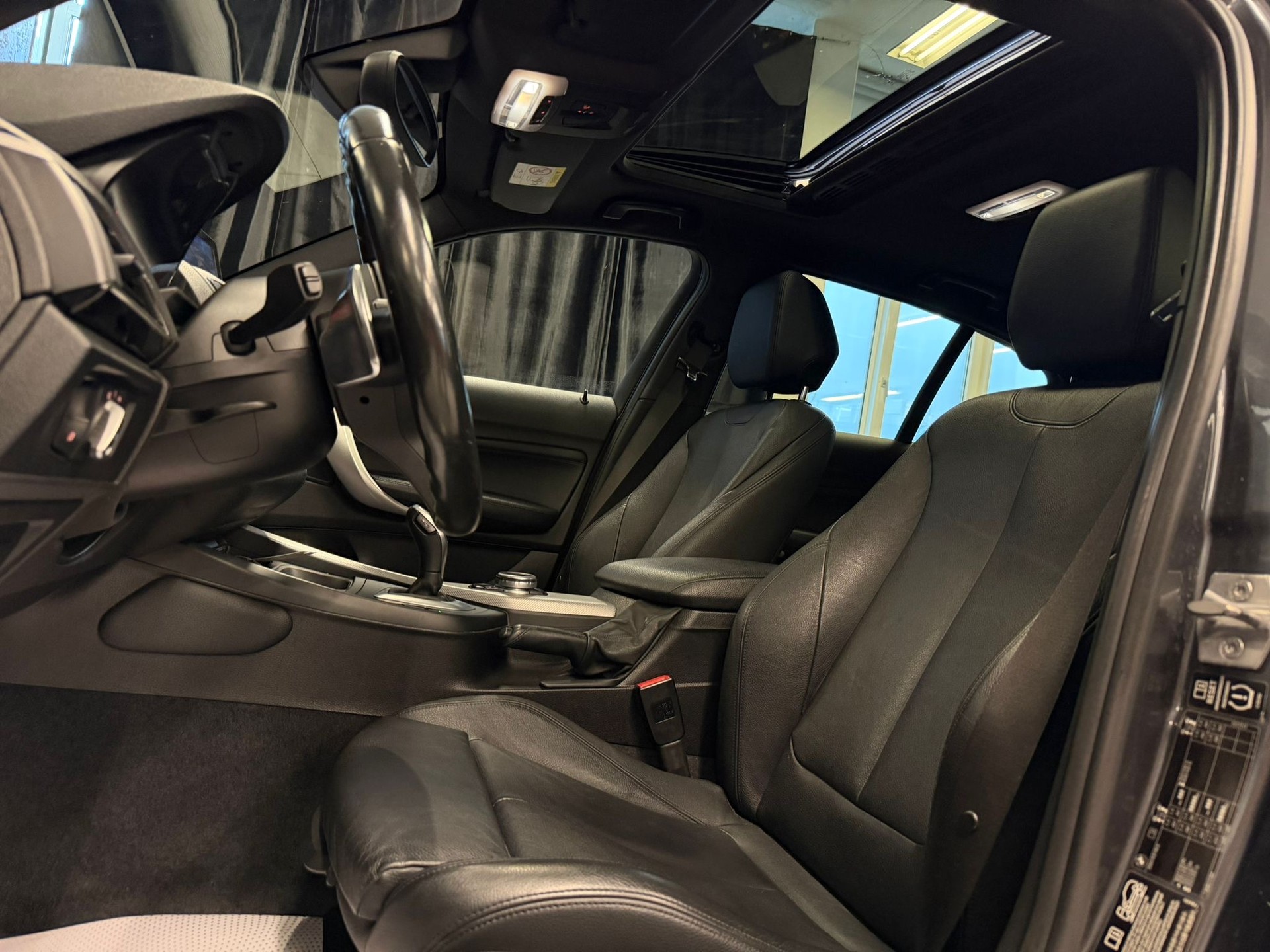 BMW M135i xDrive Steptronic-image-11