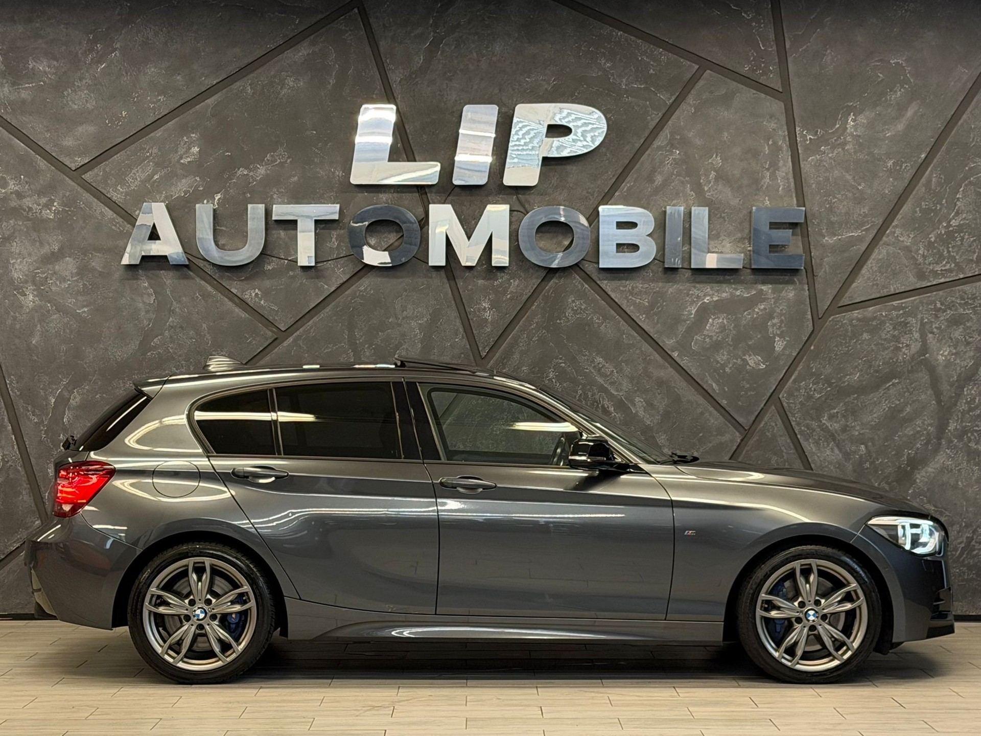 BMW M135i xDrive Steptronic-image-3