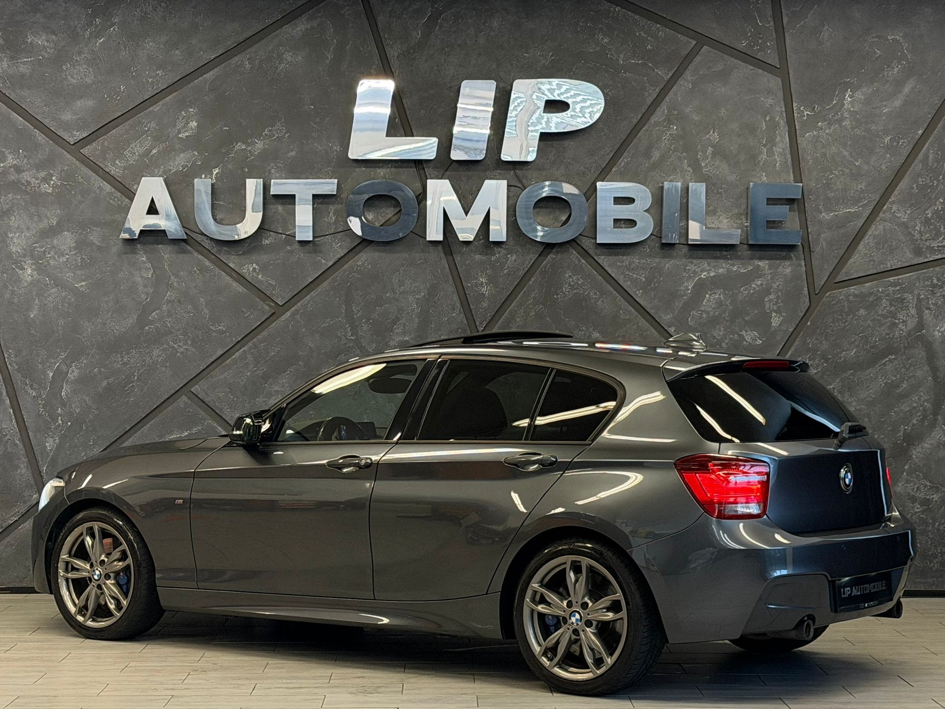 BMW M135i xDrive Steptronic-image-7