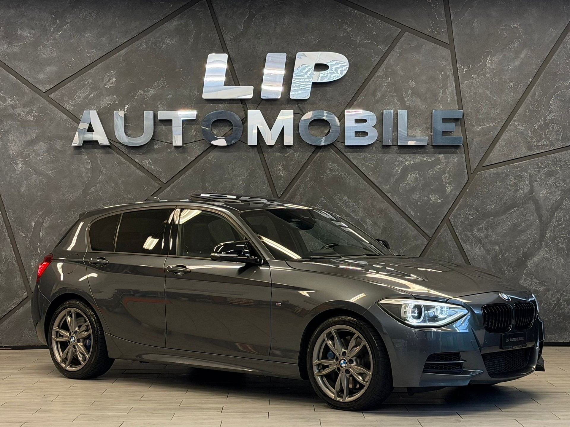 BMW M135i xDrive Steptronic-image-2