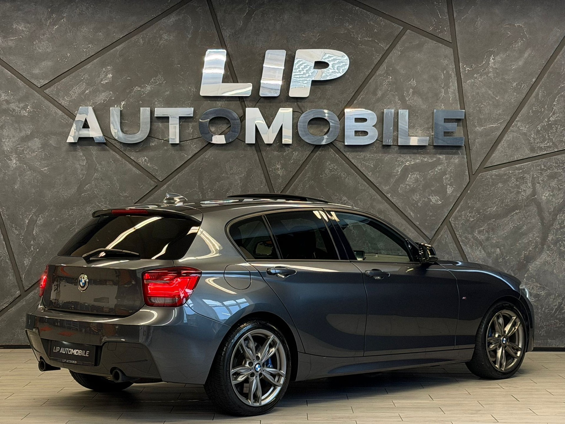 BMW M135i xDrive Steptronic-image-5
