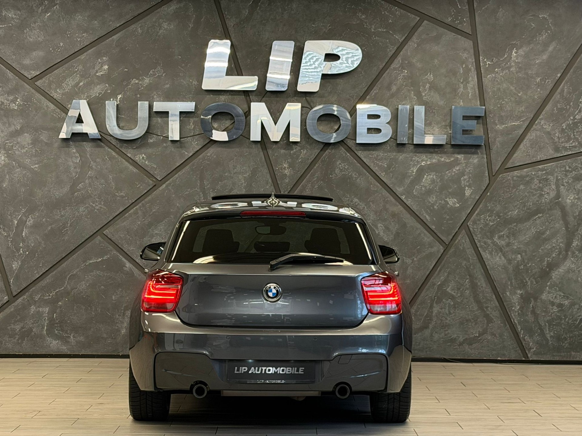 BMW M135i xDrive Steptronic-image-6