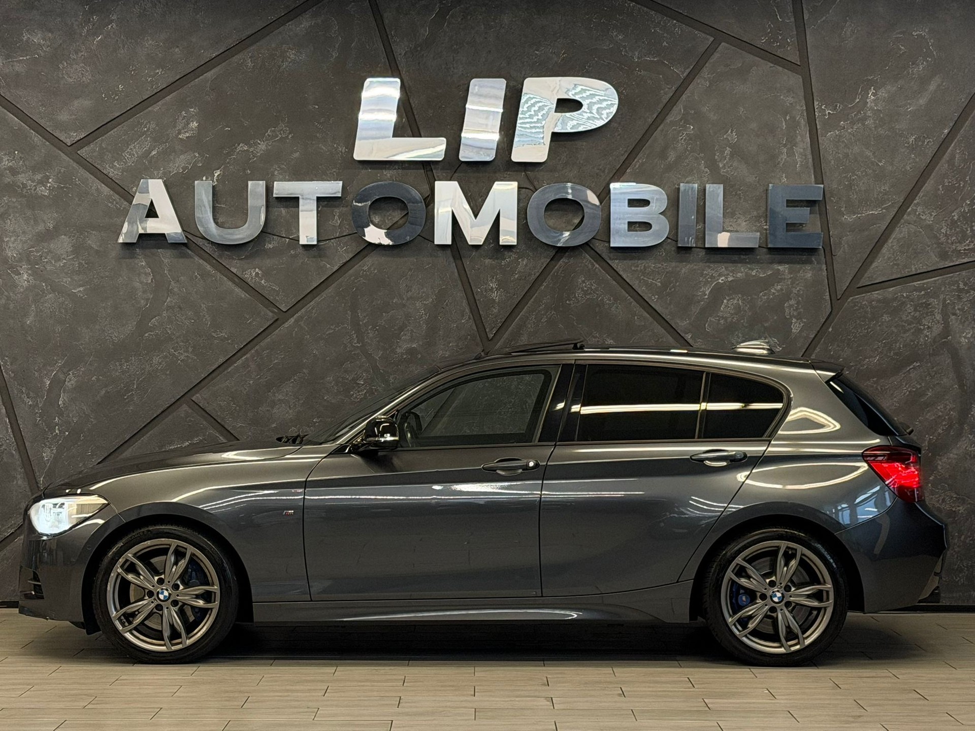 BMW M135i xDrive Steptronic-image-4