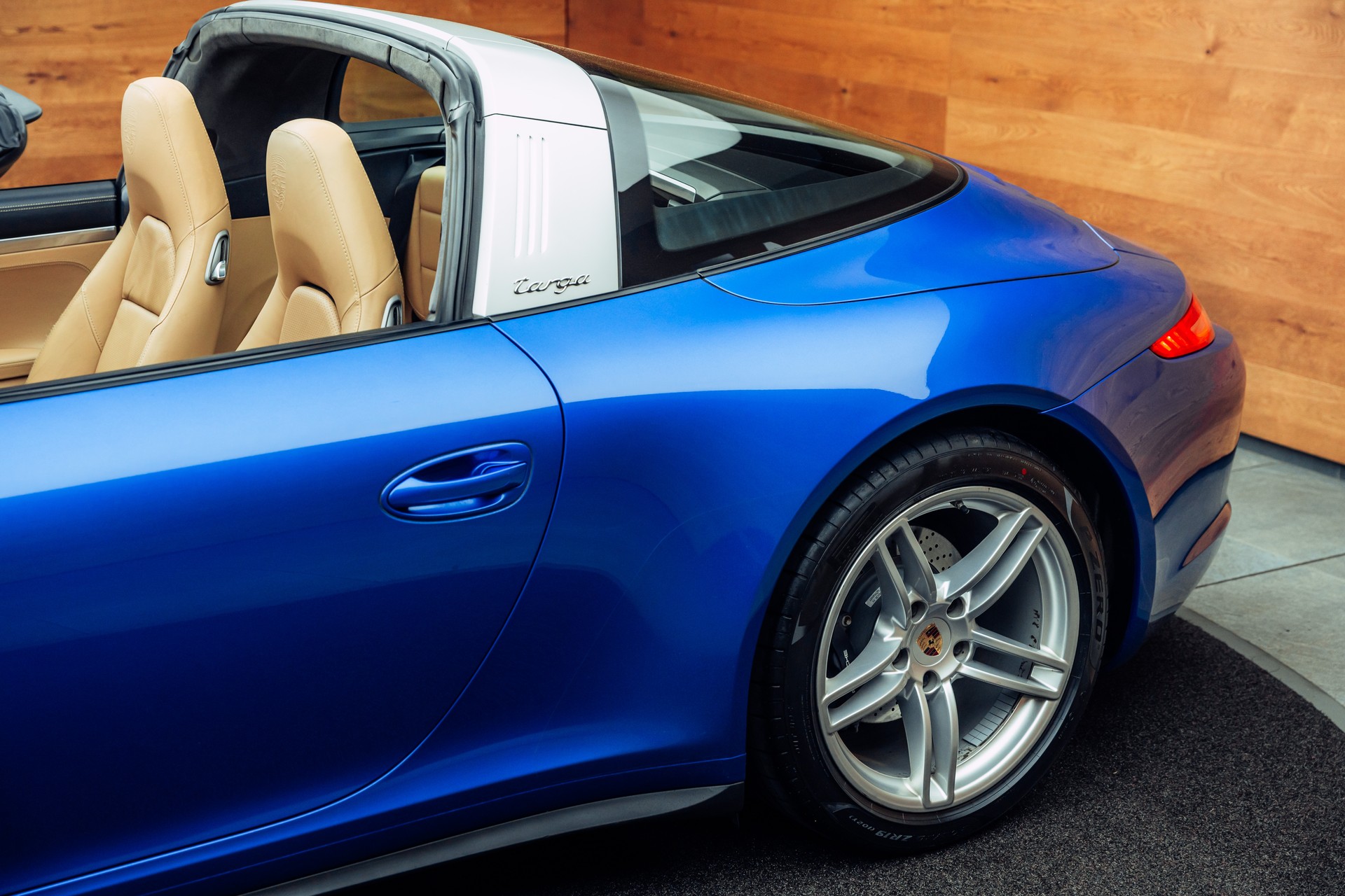 PORSCHE 911 Targa 4-image-17