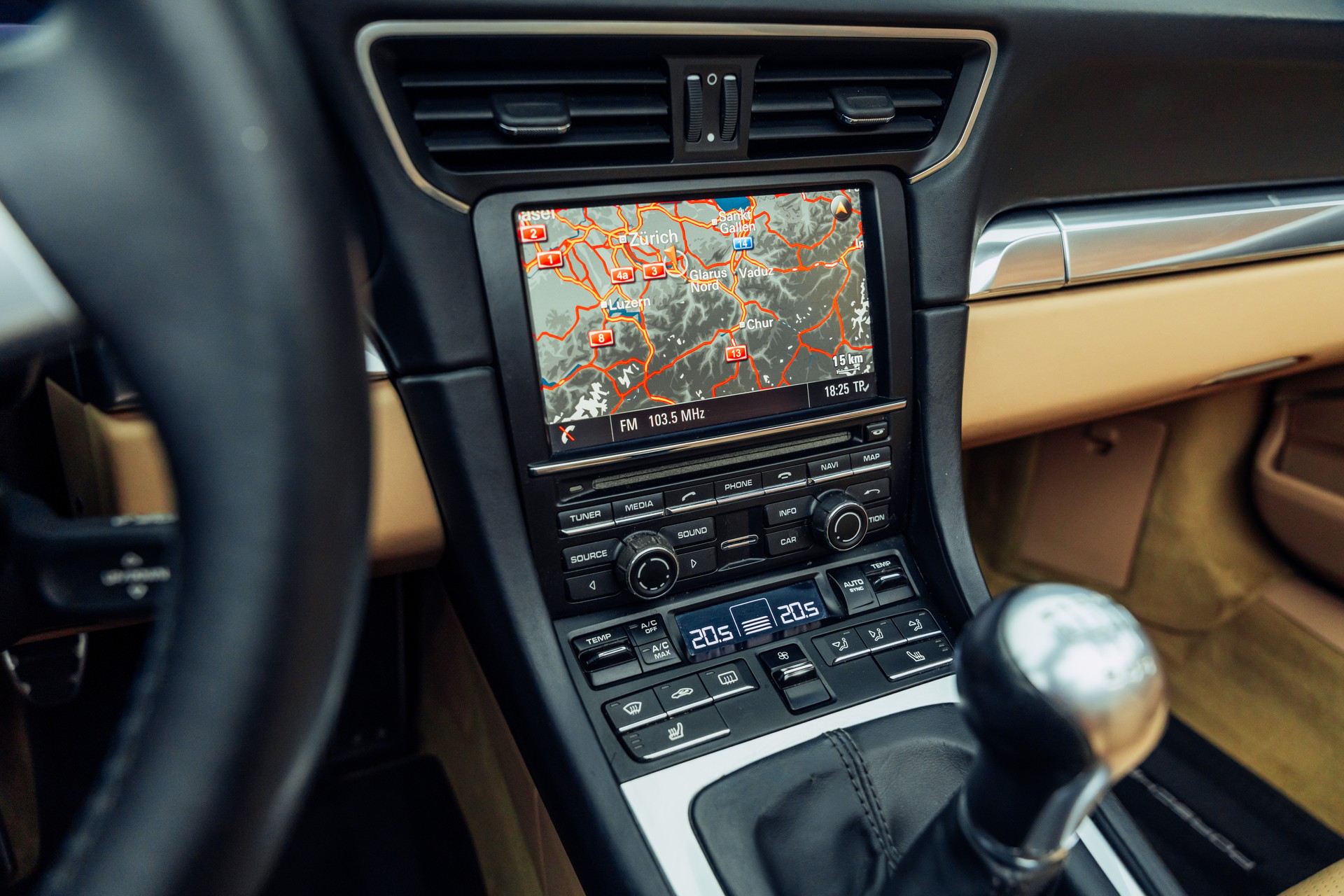 PORSCHE 911 Targa 4-image-10