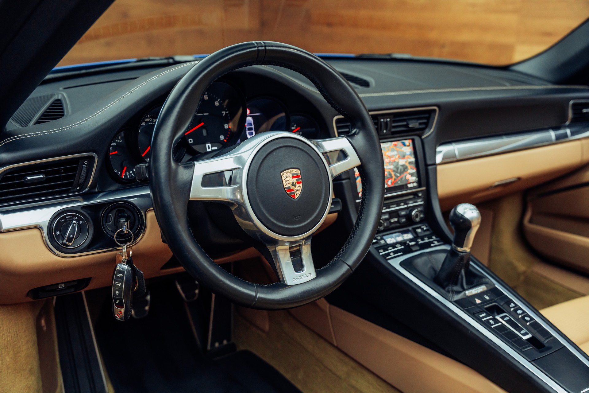 PORSCHE 911 Targa 4-image-13
