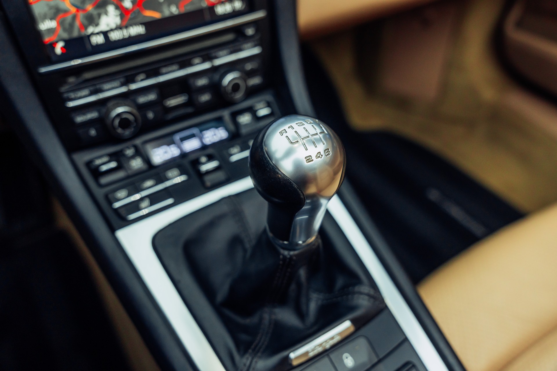 PORSCHE 911 Targa 4-image-11