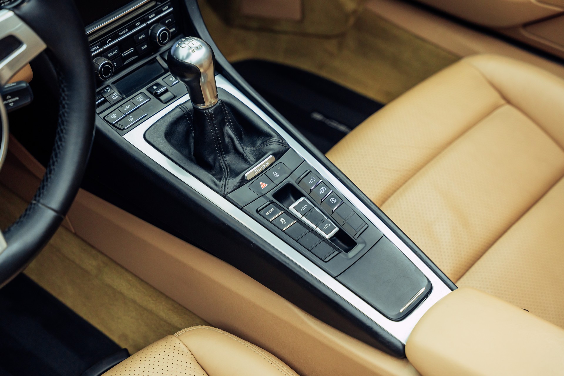 PORSCHE 911 Targa 4-image-12