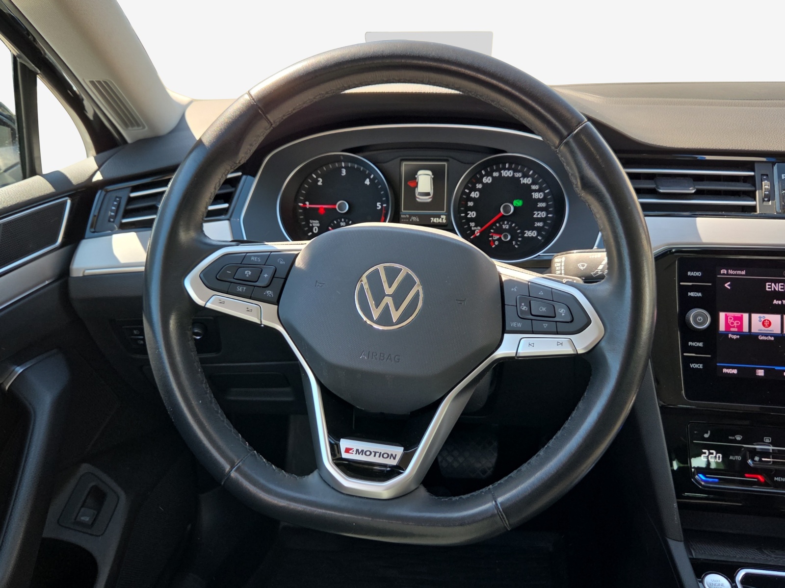 VW Passat 2.0 TDI BMT Elegance 4Motion DSG-image-9