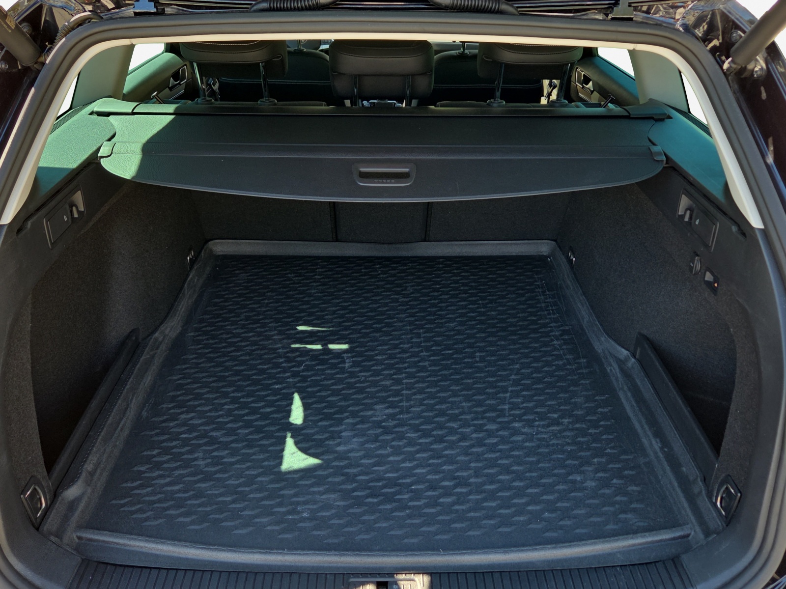 VW Passat 2.0 TDI BMT Elegance 4Motion DSG-image-12