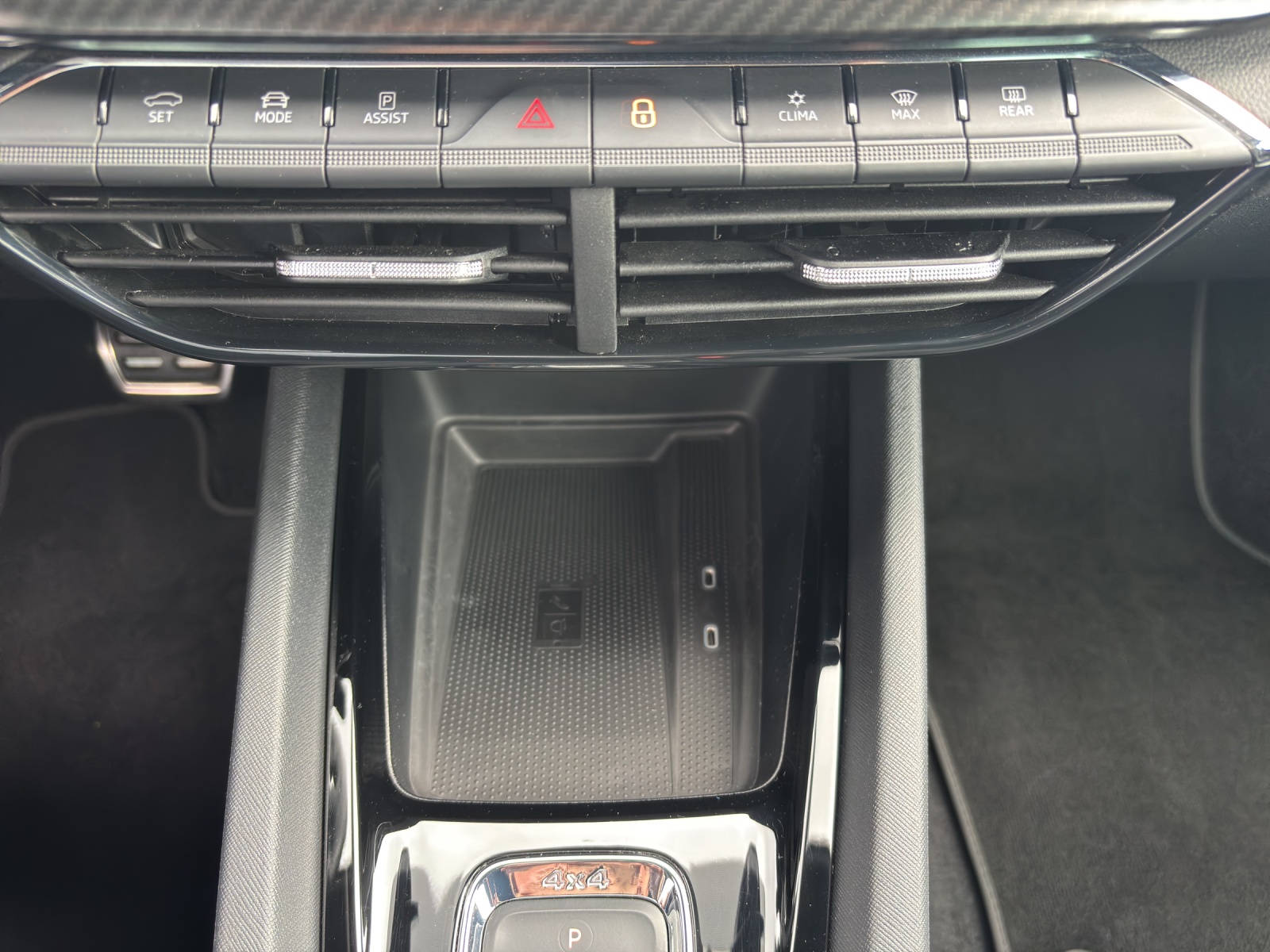 SKODA Octavia Combi 2.0 TDI DSG RS 4x4 mit AHK Vorbereitung & fortl. Werksgarantie 5 Jahre max. 100'000km-image-18