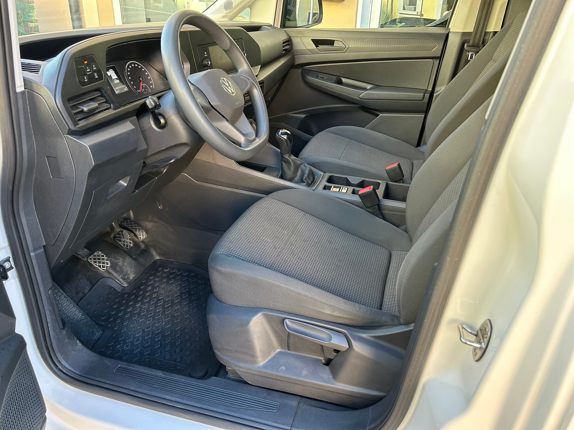 VW Caddy Maxi Cargo 2.0 TDI 102 BlueMT-image-9