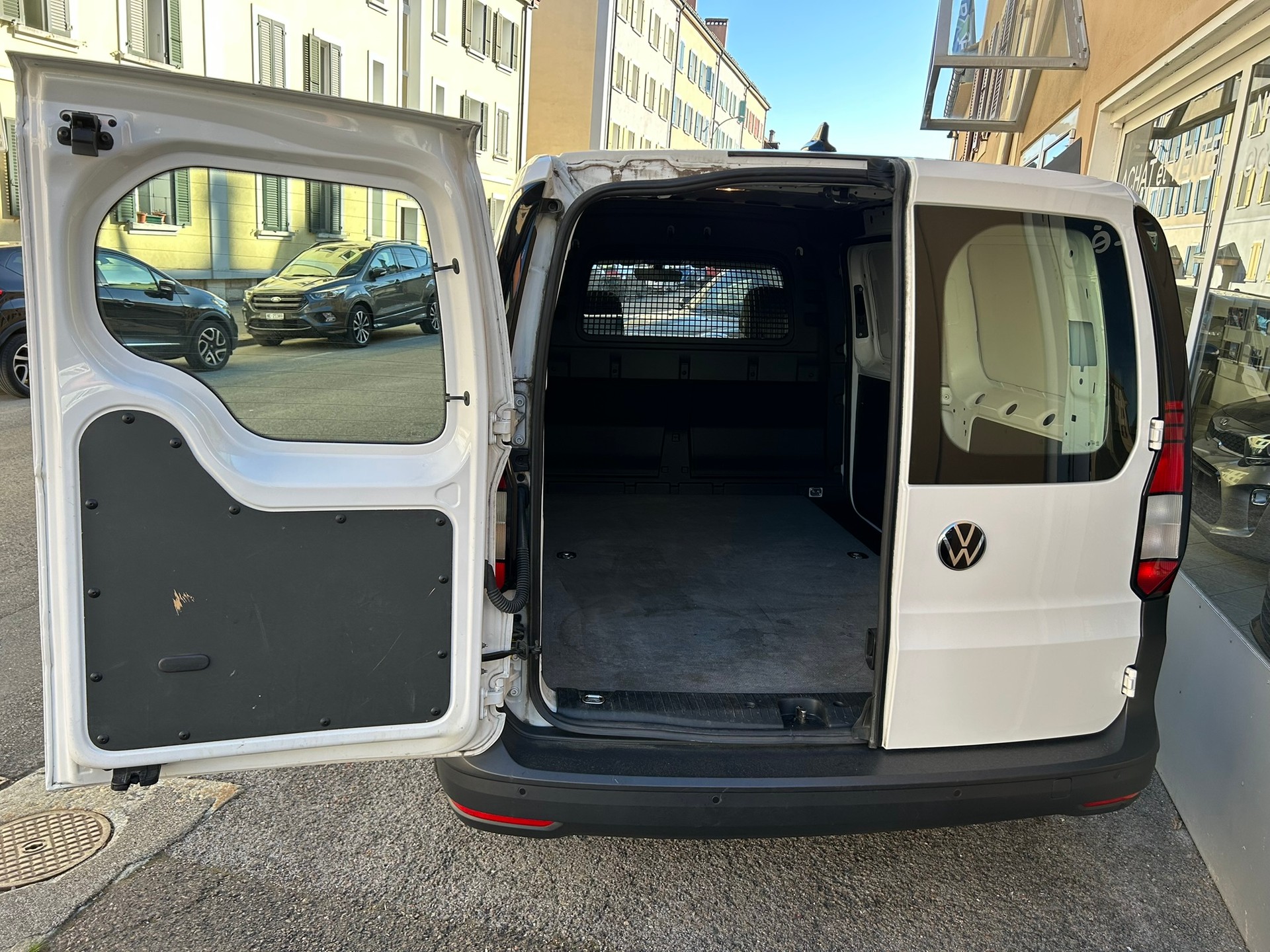 VW Caddy Maxi Cargo 2.0 TDI 102 BlueMT-image-5