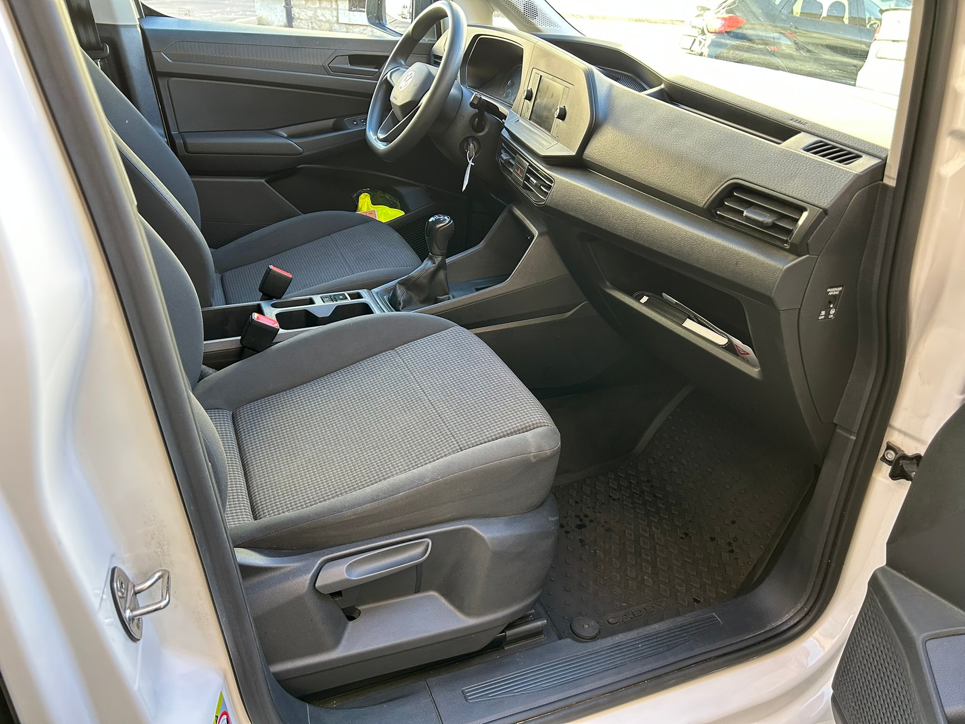 VW Caddy Maxi Cargo 2.0 TDI 102 BlueMT-image-10