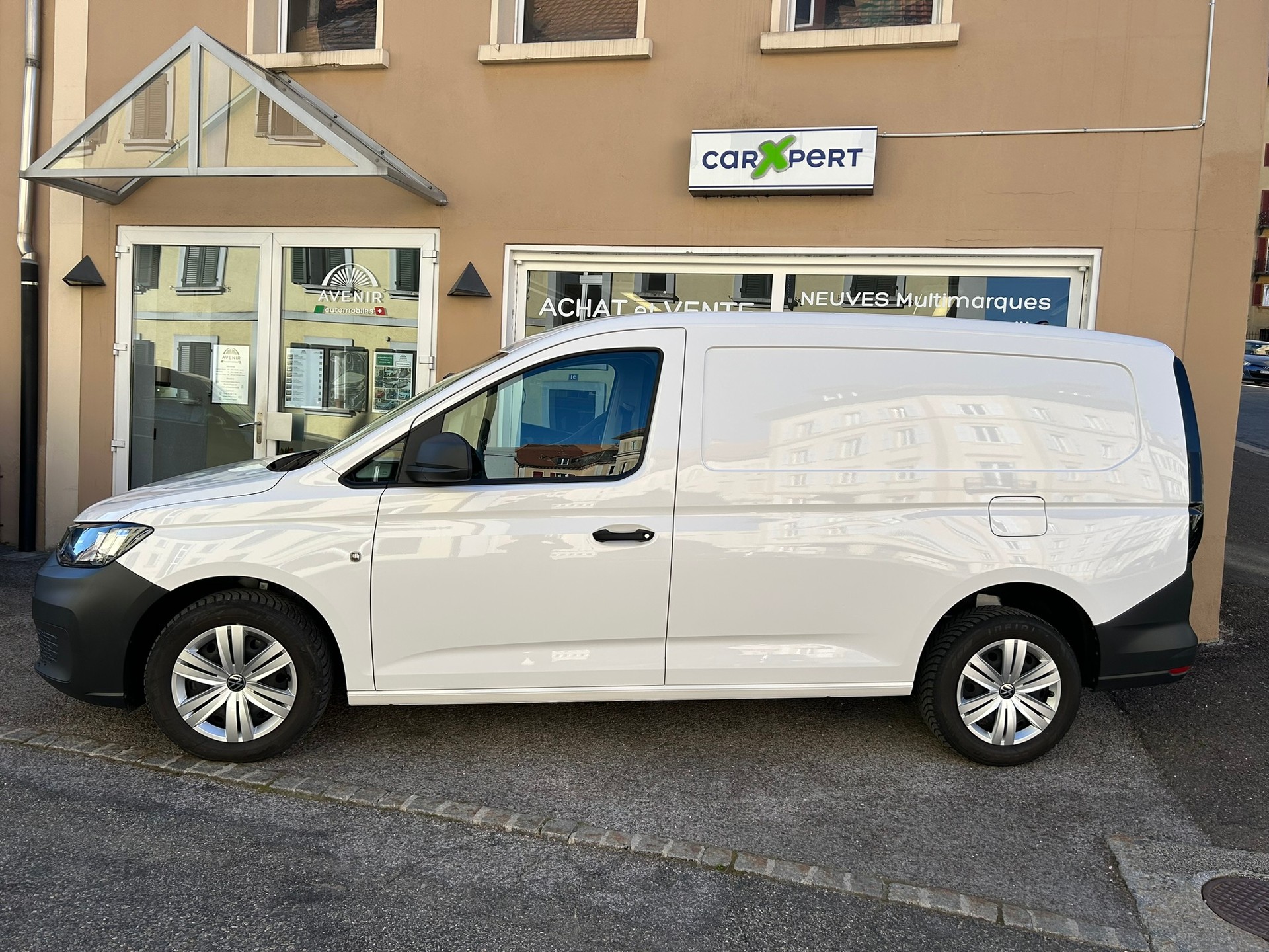 VW Caddy Maxi Cargo 2.0 TDI 102 BlueMT-image-1