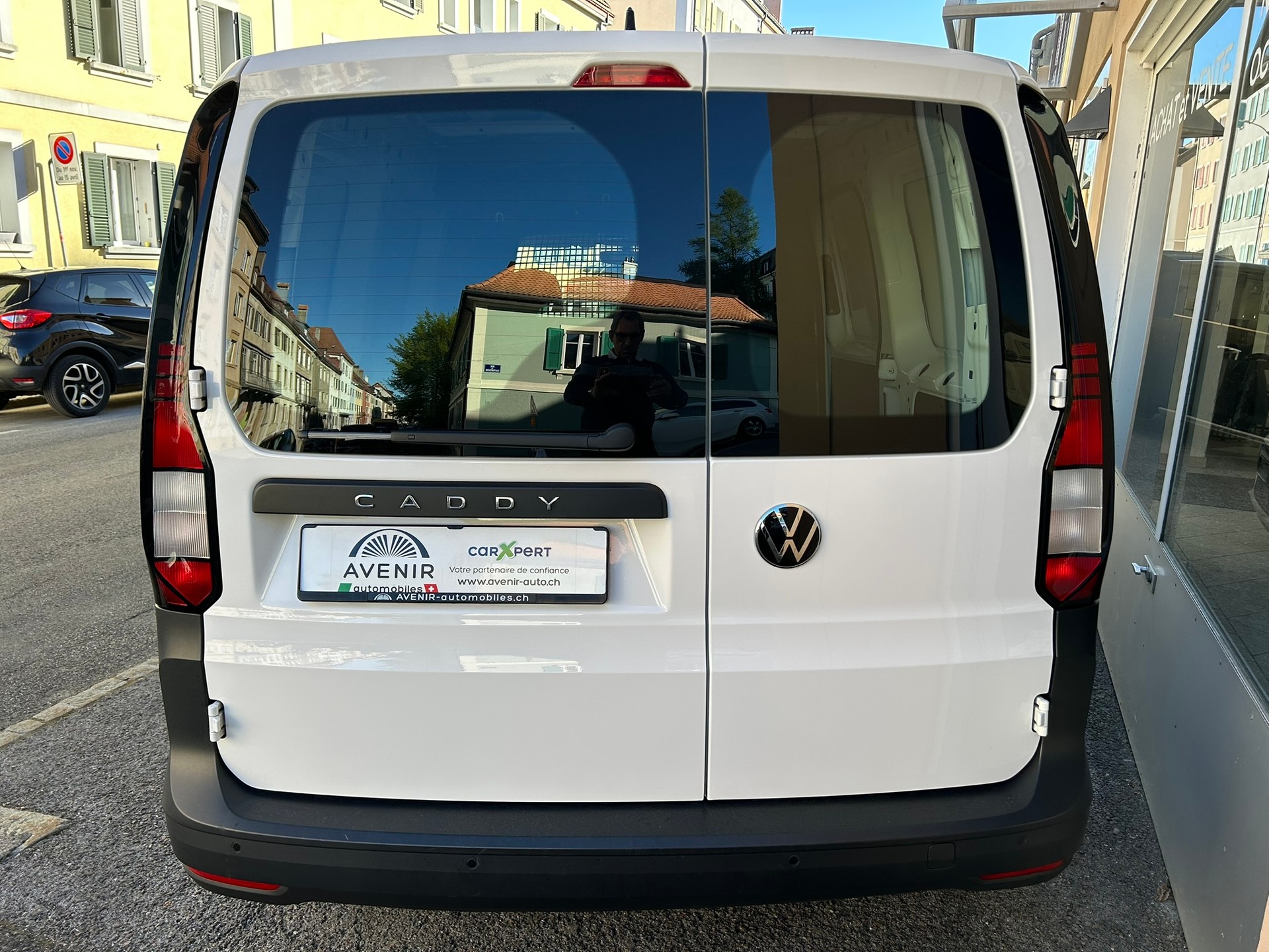 VW Caddy Maxi Cargo 2.0 TDI 102 BlueMT-image-3