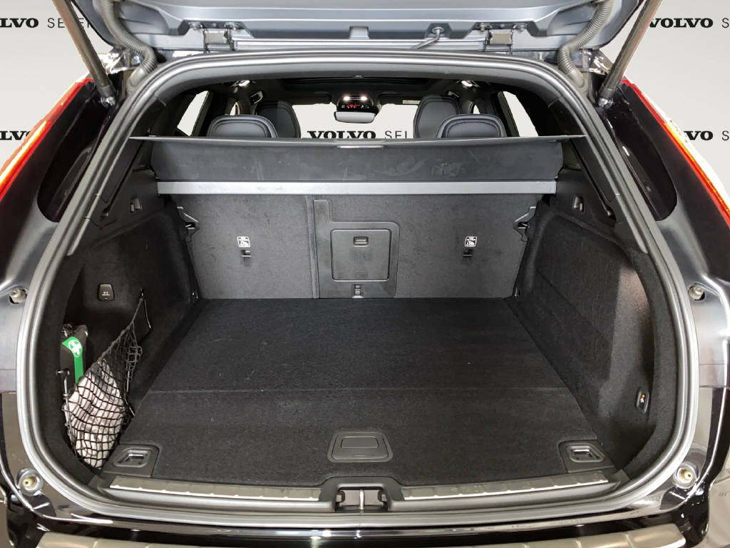 VOLVO XC60 2.0 T8 TE R-Design eAWD-image-13