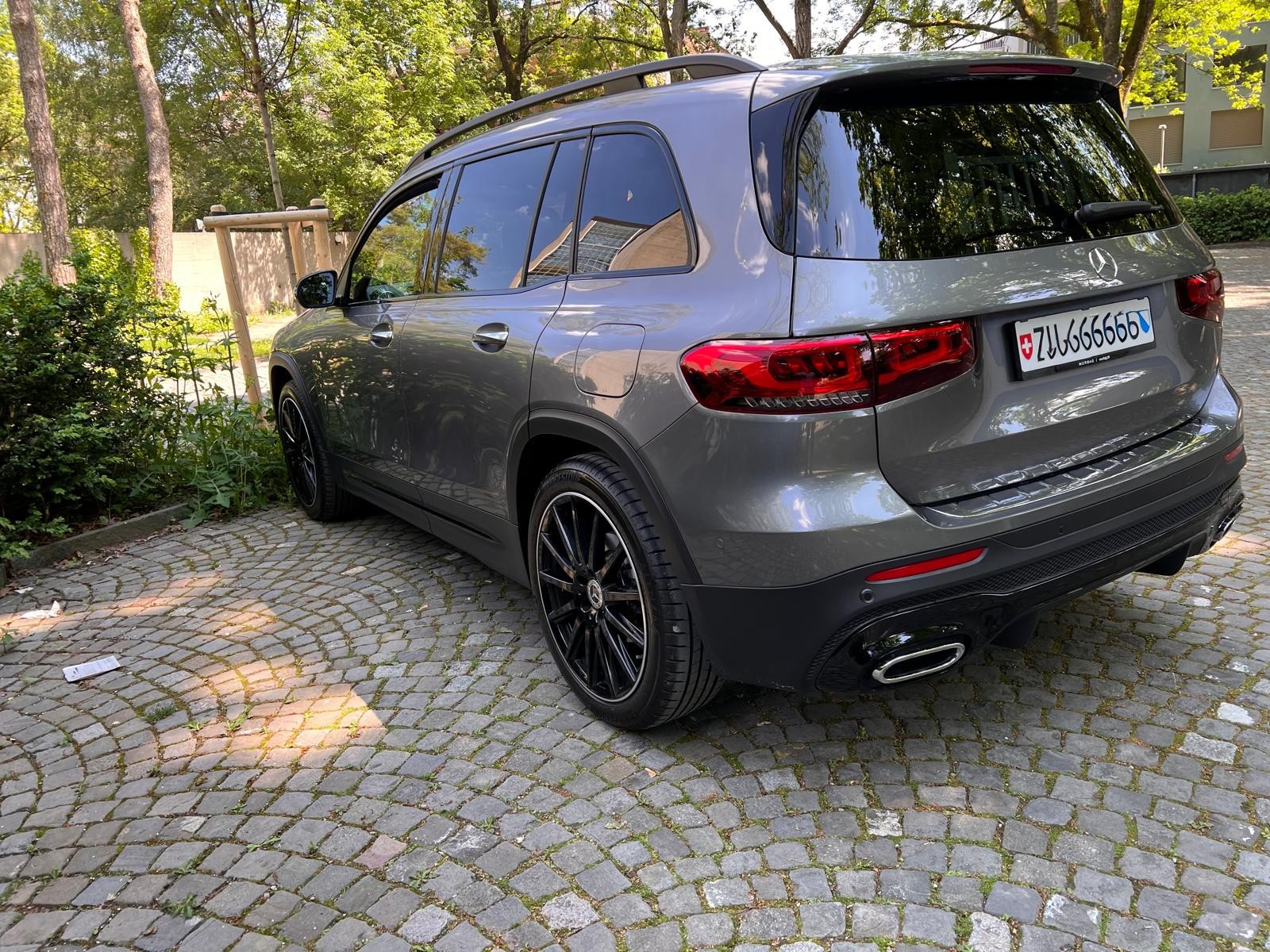 MERCEDES-BENZ GLB 200 AMG Line 7G-Tronic-image-3