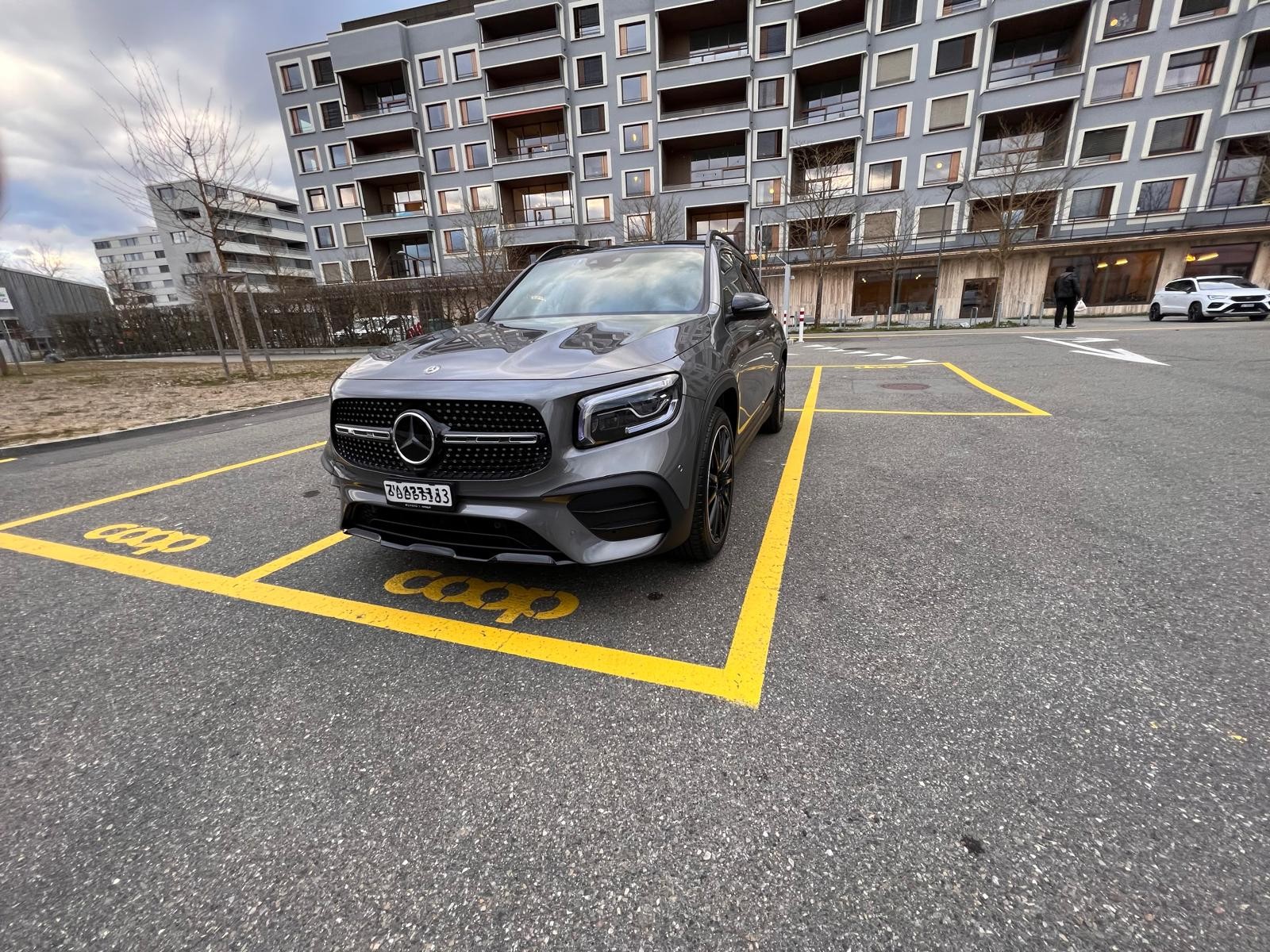 MERCEDES-BENZ GLB 200 AMG Line 7G-Tronic-image-1