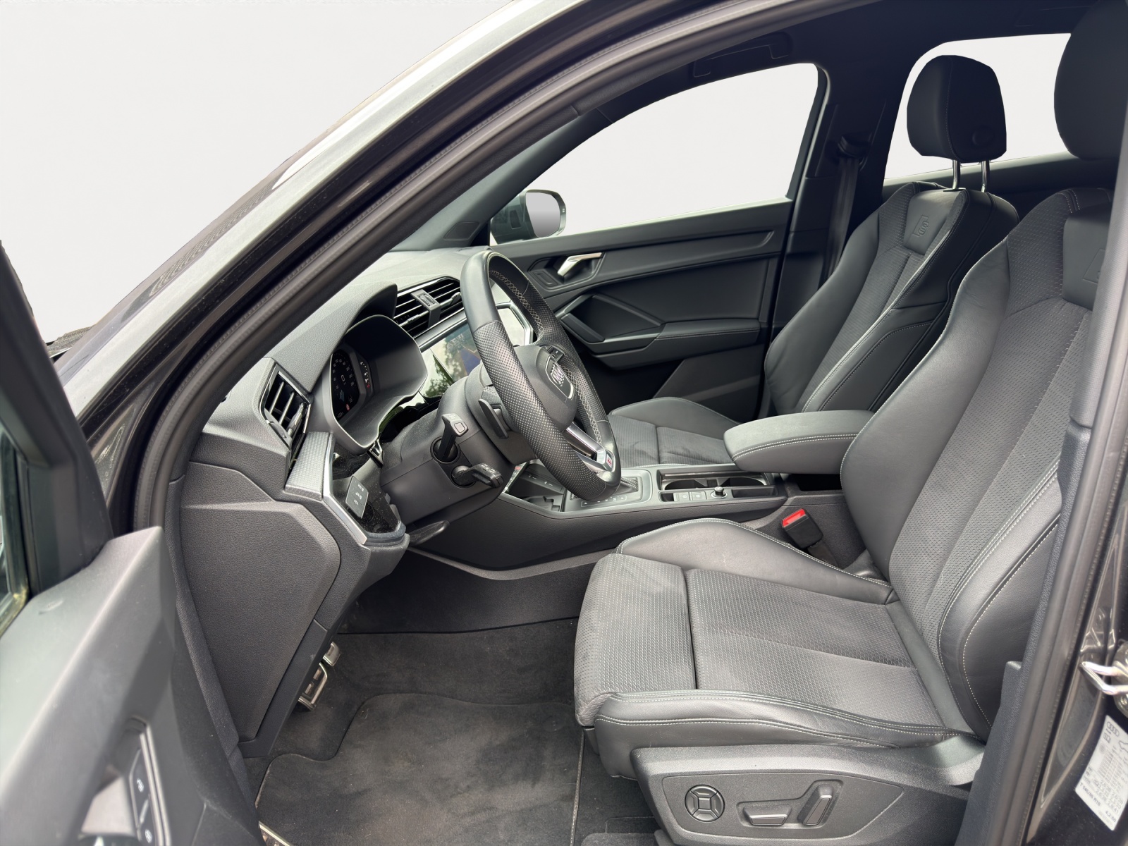 AUDI Q3 Sportback 35 TFSI S line Attraction 150PS-image-4