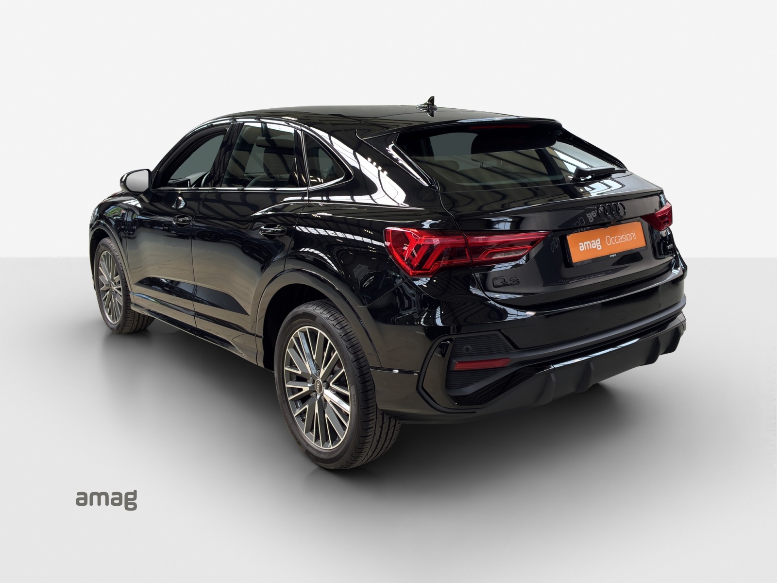 AUDI Q3 Sportback 35 TDI S line quattro S-tronic-image-2