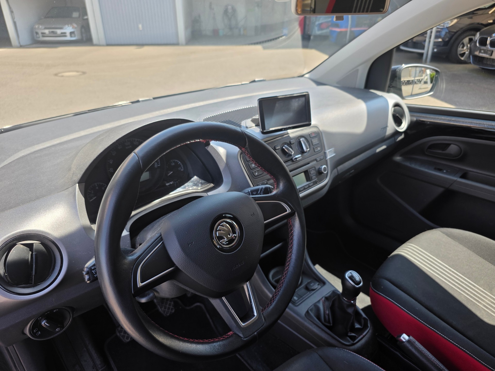 SKODA Citigo 1.0 G-tec Sport-image-9