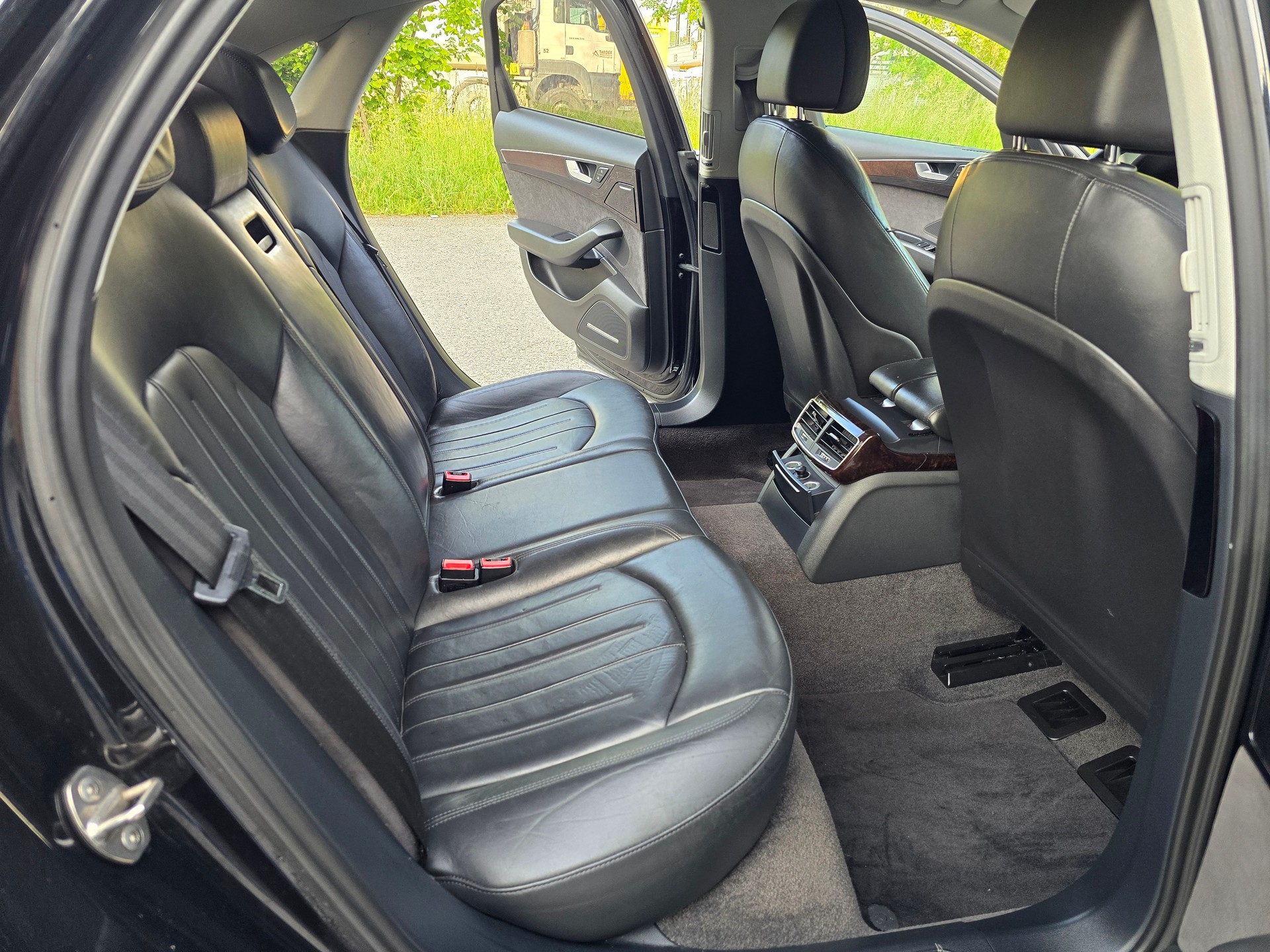 AUDI A8 3.0 TDI quattro tiptronic-image-14