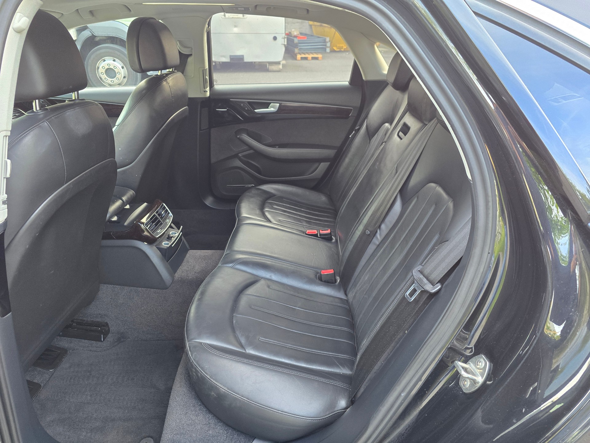 AUDI A8 3.0 TDI quattro tiptronic-image-12