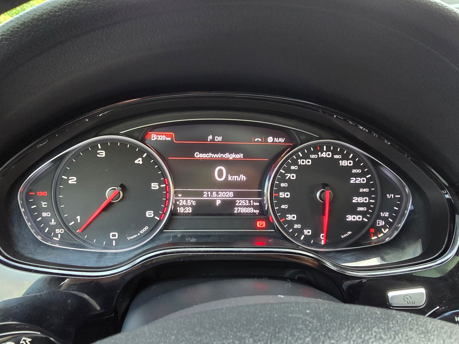 AUDI A8 3.0 TDI quattro tiptronic-image-21