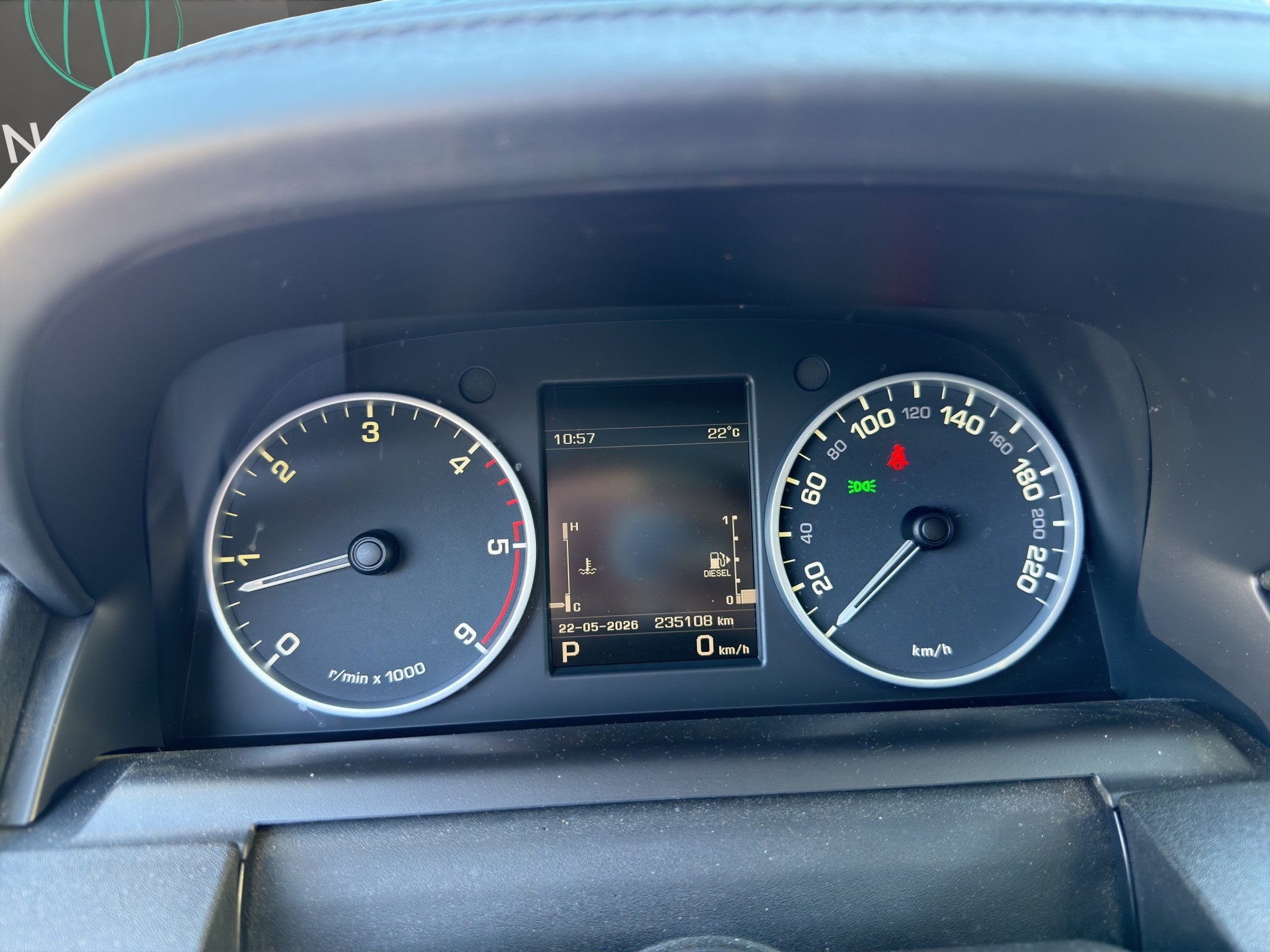 LAND ROVER Discovery 3.0 SDV6 HSE Automatic-image-11