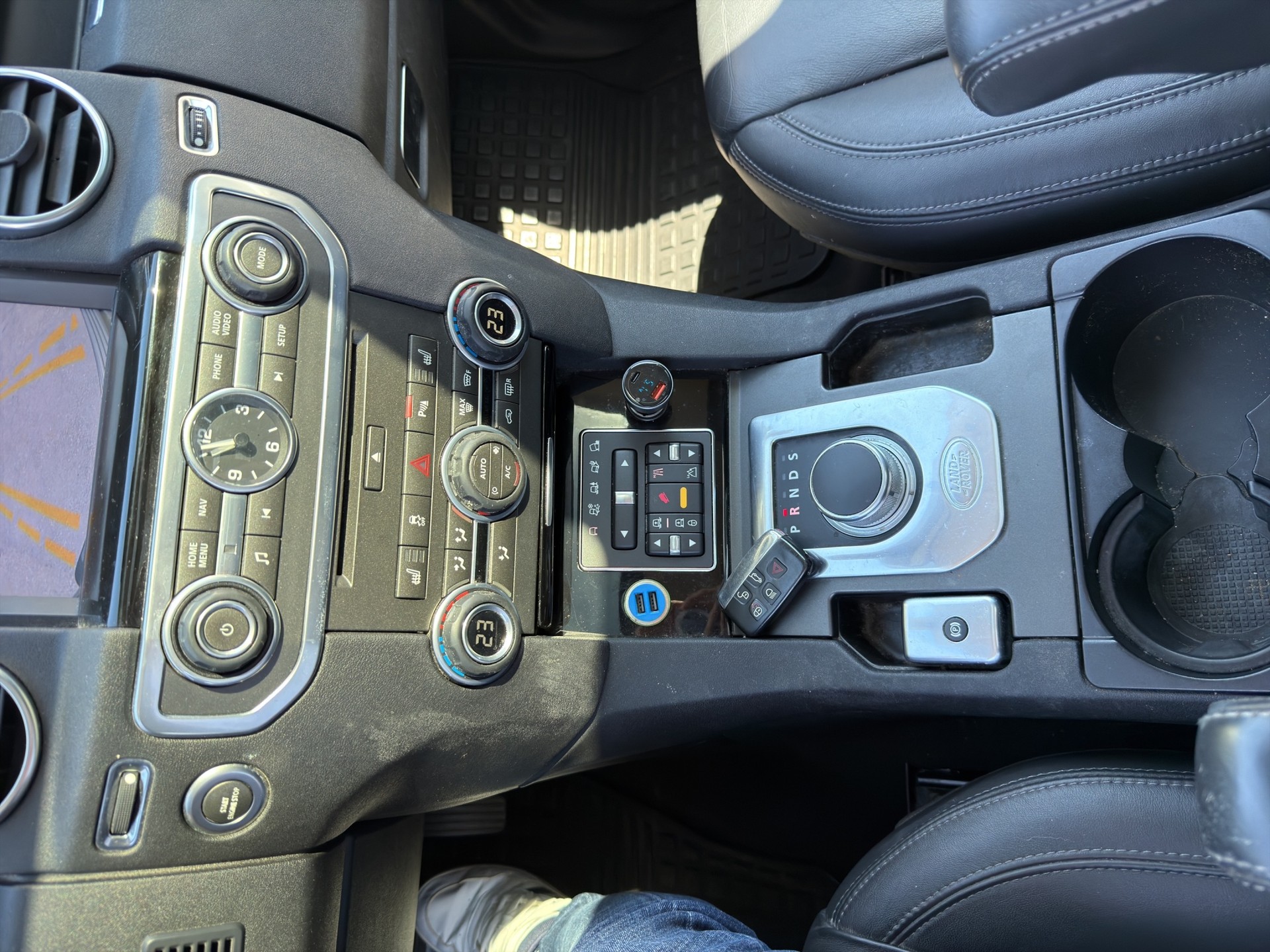 LAND ROVER Discovery 3.0 SDV6 HSE Automatic-image-13