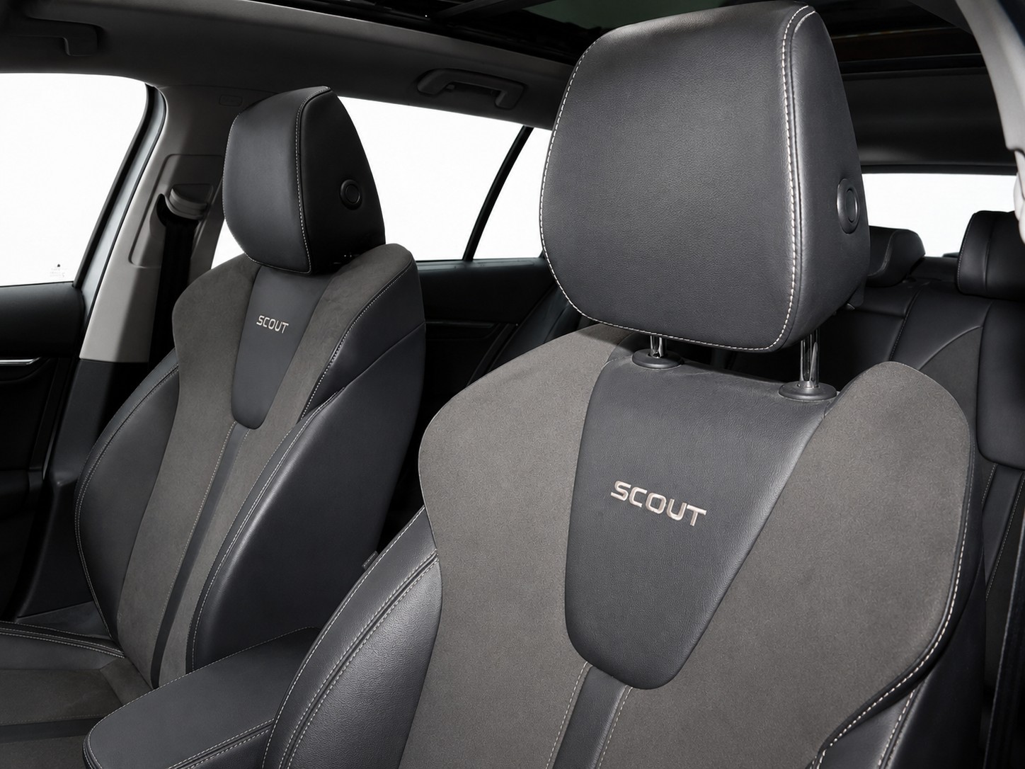 SKODA Octavia Scout 2.0 TDI 4x4 DSG-image-12