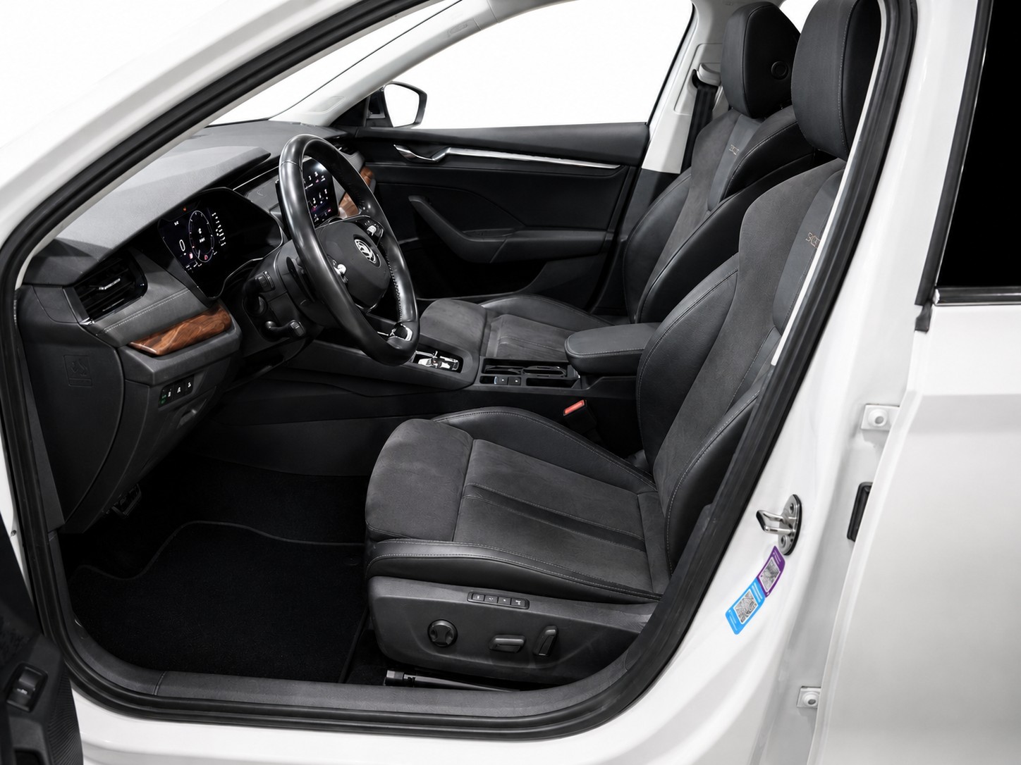 SKODA Octavia Scout 2.0 TDI 4x4 DSG-image-7