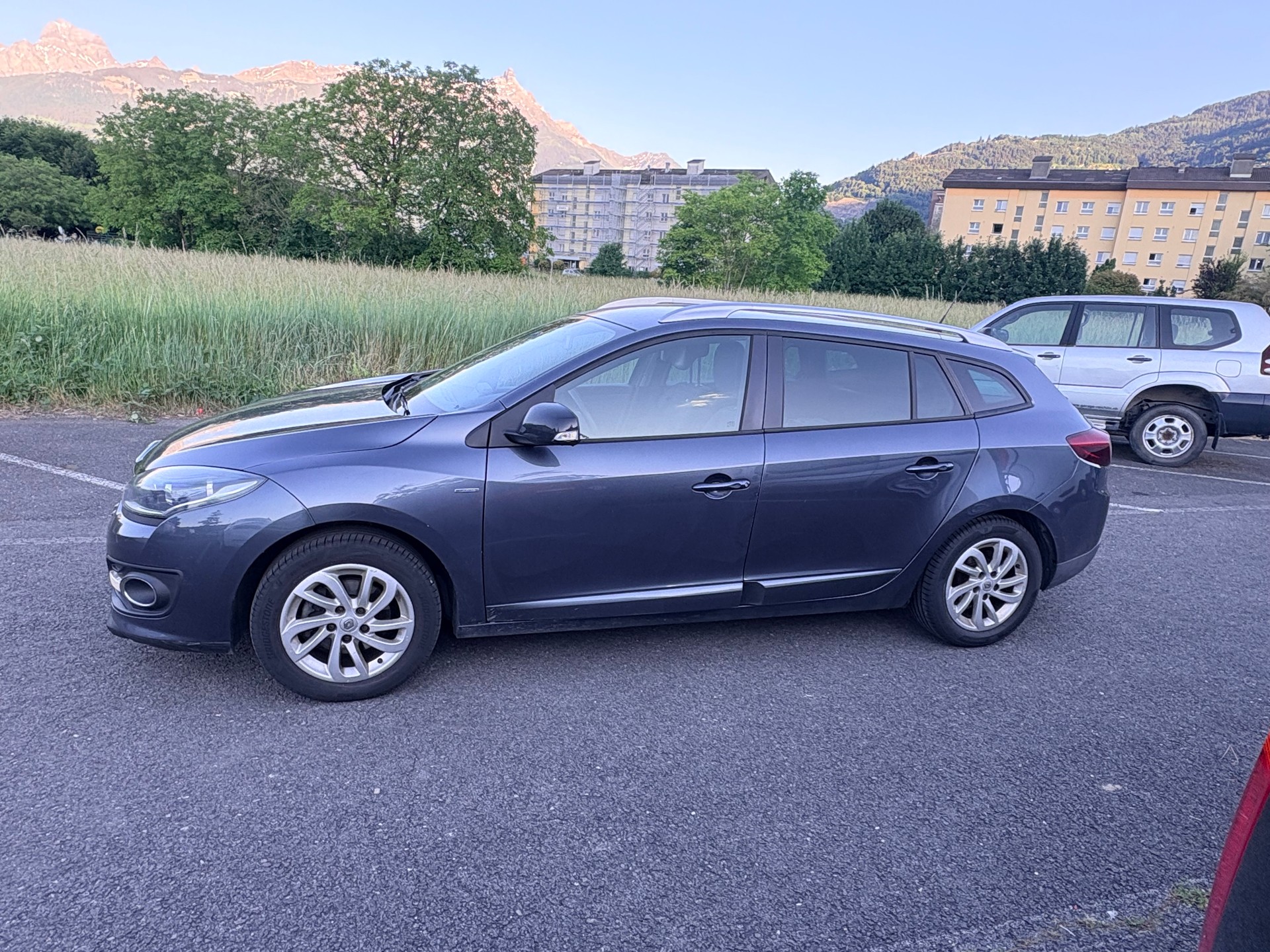 RENAULT Mégane Grandtour 1.2 16V Turbo Limited EDC-image-4