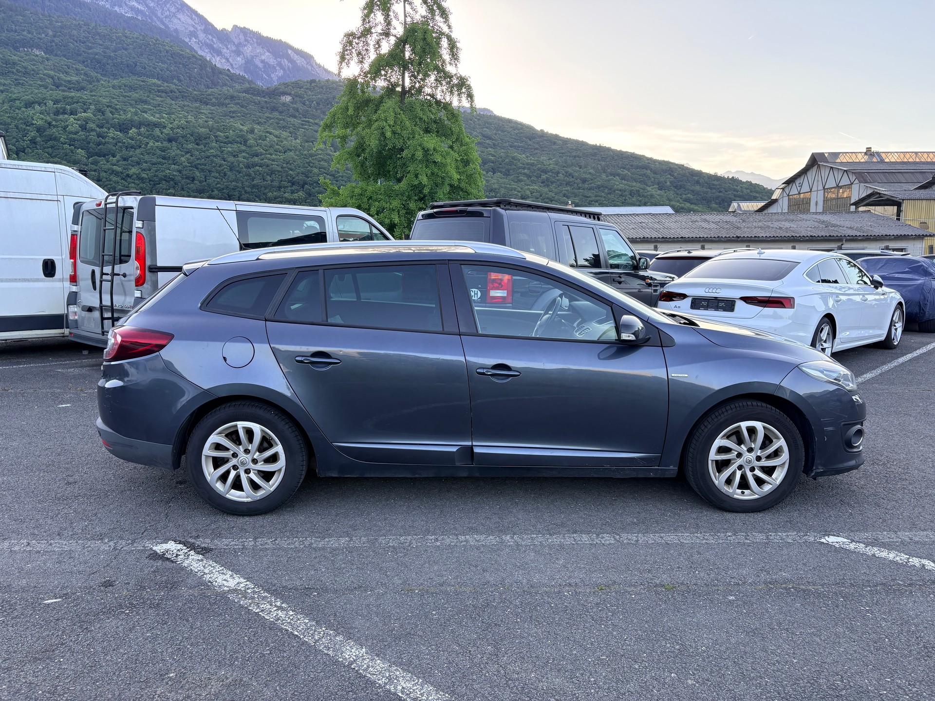 RENAULT Mégane Grandtour 1.2 16V Turbo Limited EDC-image-5