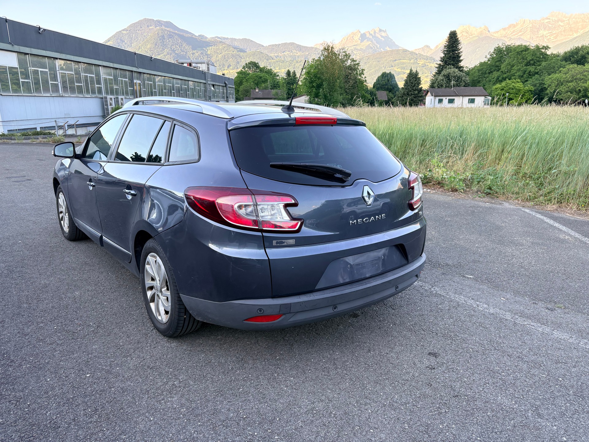 RENAULT Mégane Grandtour 1.2 16V Turbo Limited EDC-image-2