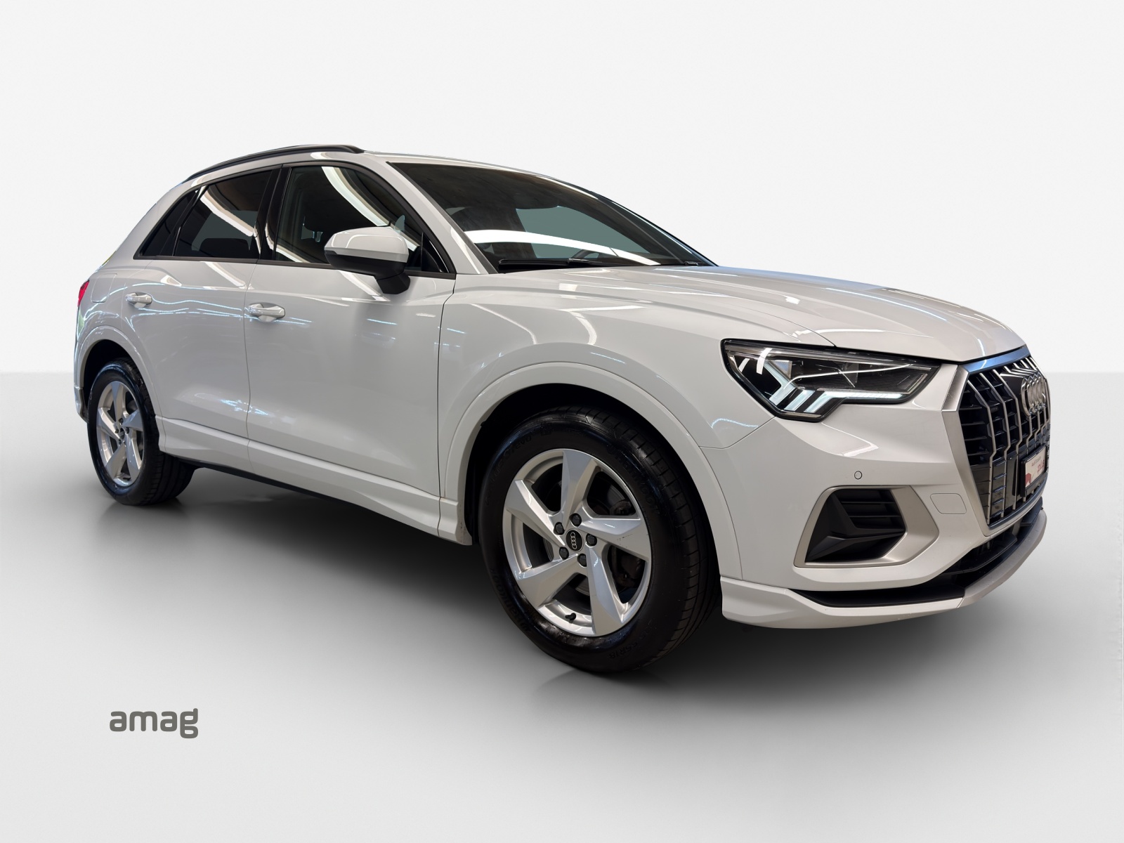 AUDI Q3 40 TFSI advanced quattro S-tronic-image-5