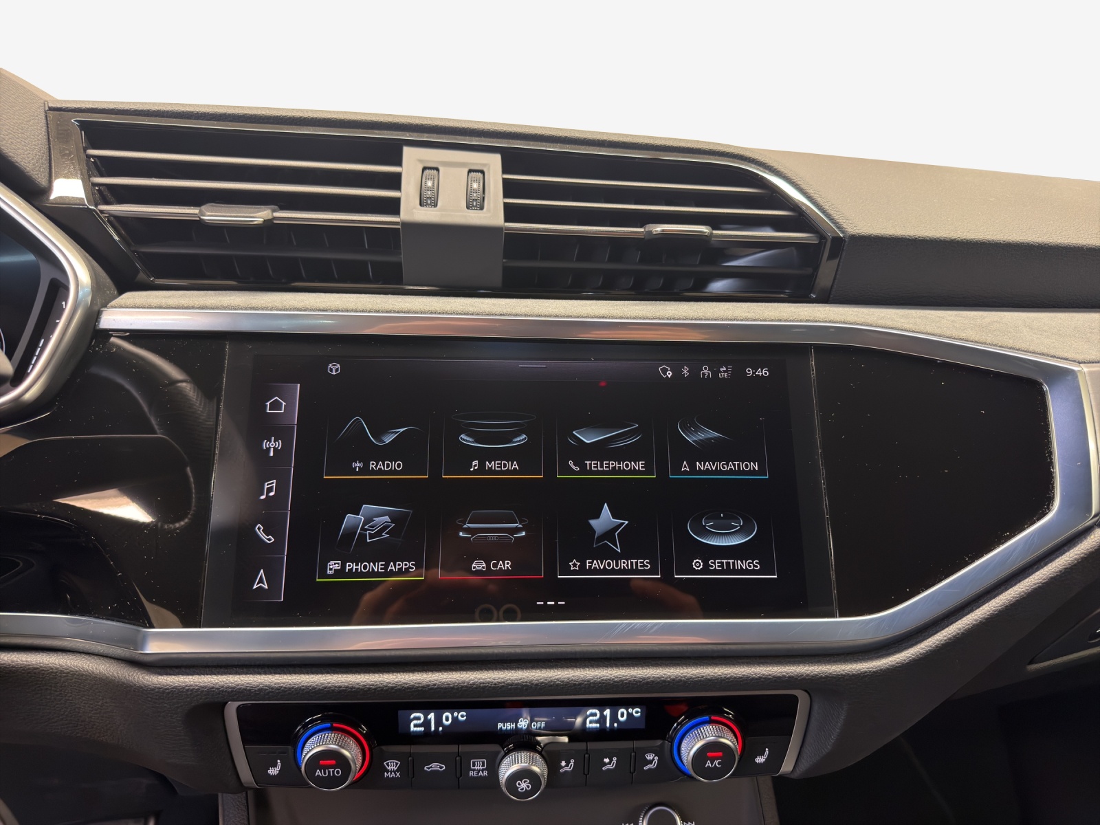 AUDI Q3 40 TFSI advanced quattro S-tronic-image-10