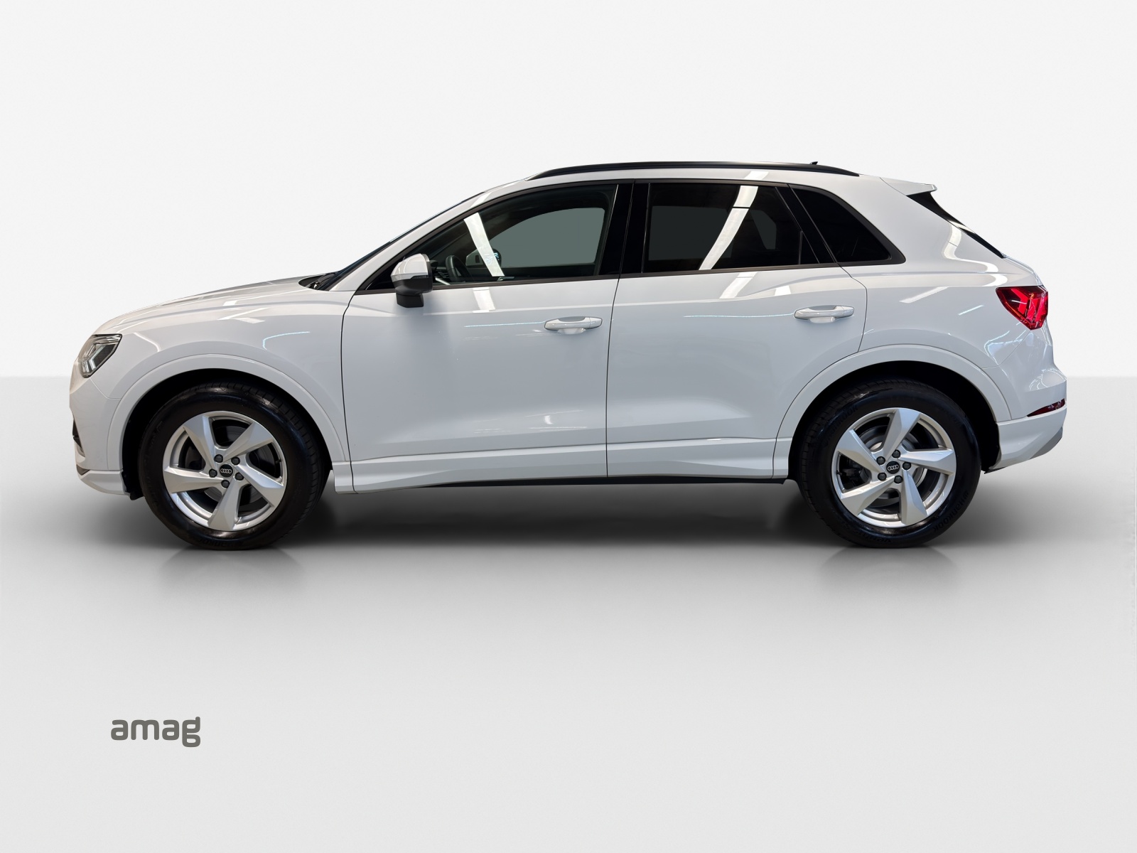 AUDI Q3 40 TFSI advanced quattro S-tronic-image-1
