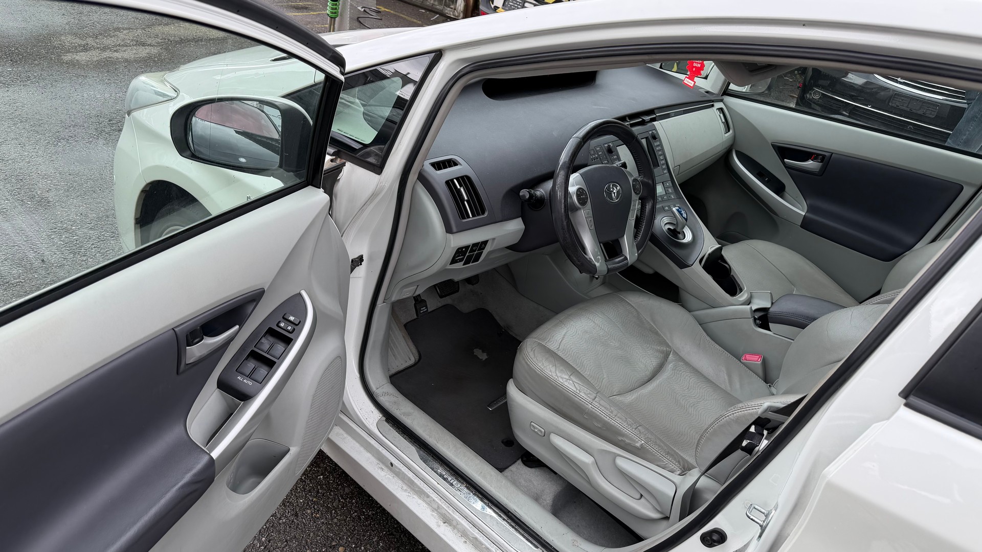 TOYOTA Prius 1.8 16V HSD Sol Premium-image-6